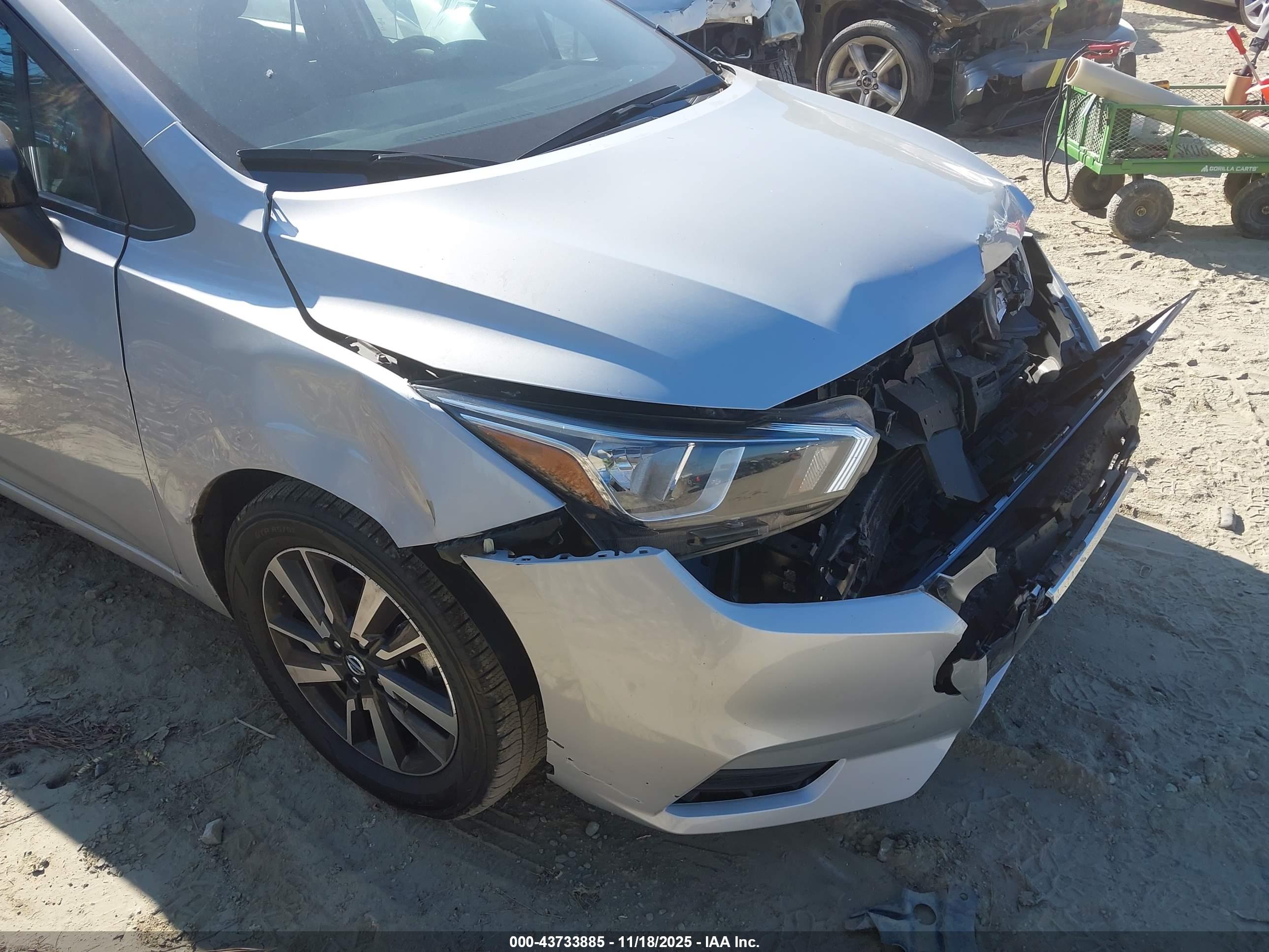 NISSAN VERSA image 6