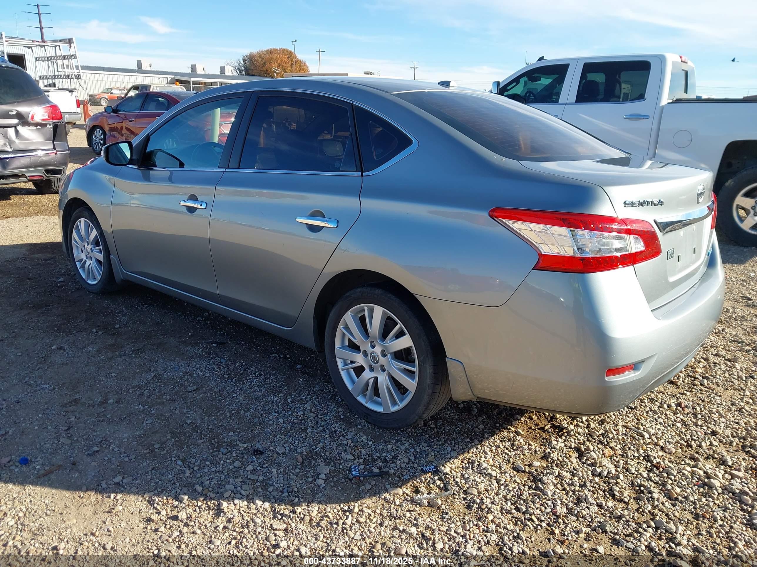 NISSAN SENTRA image 3