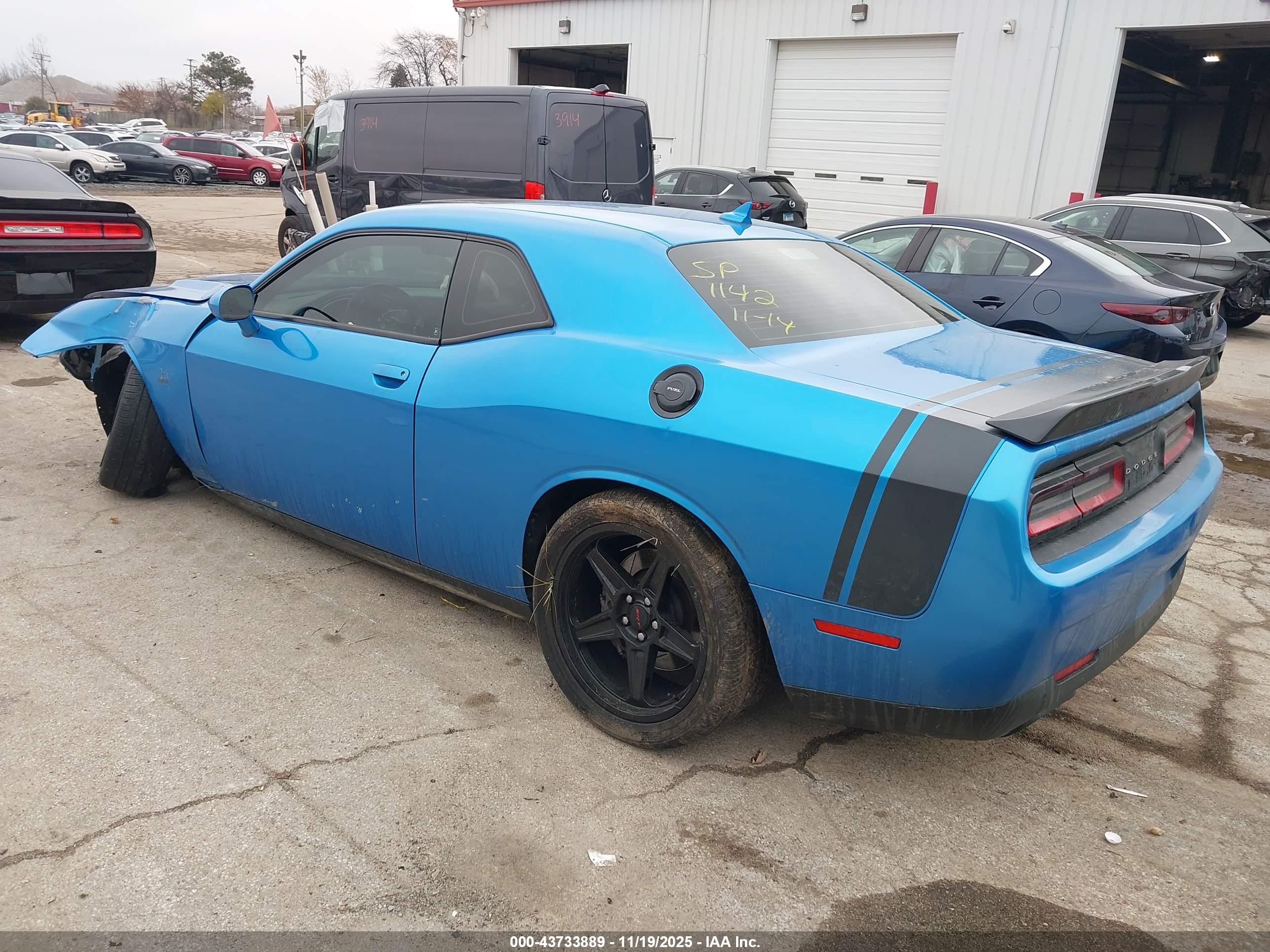 DODGE CHALLENGER image 3