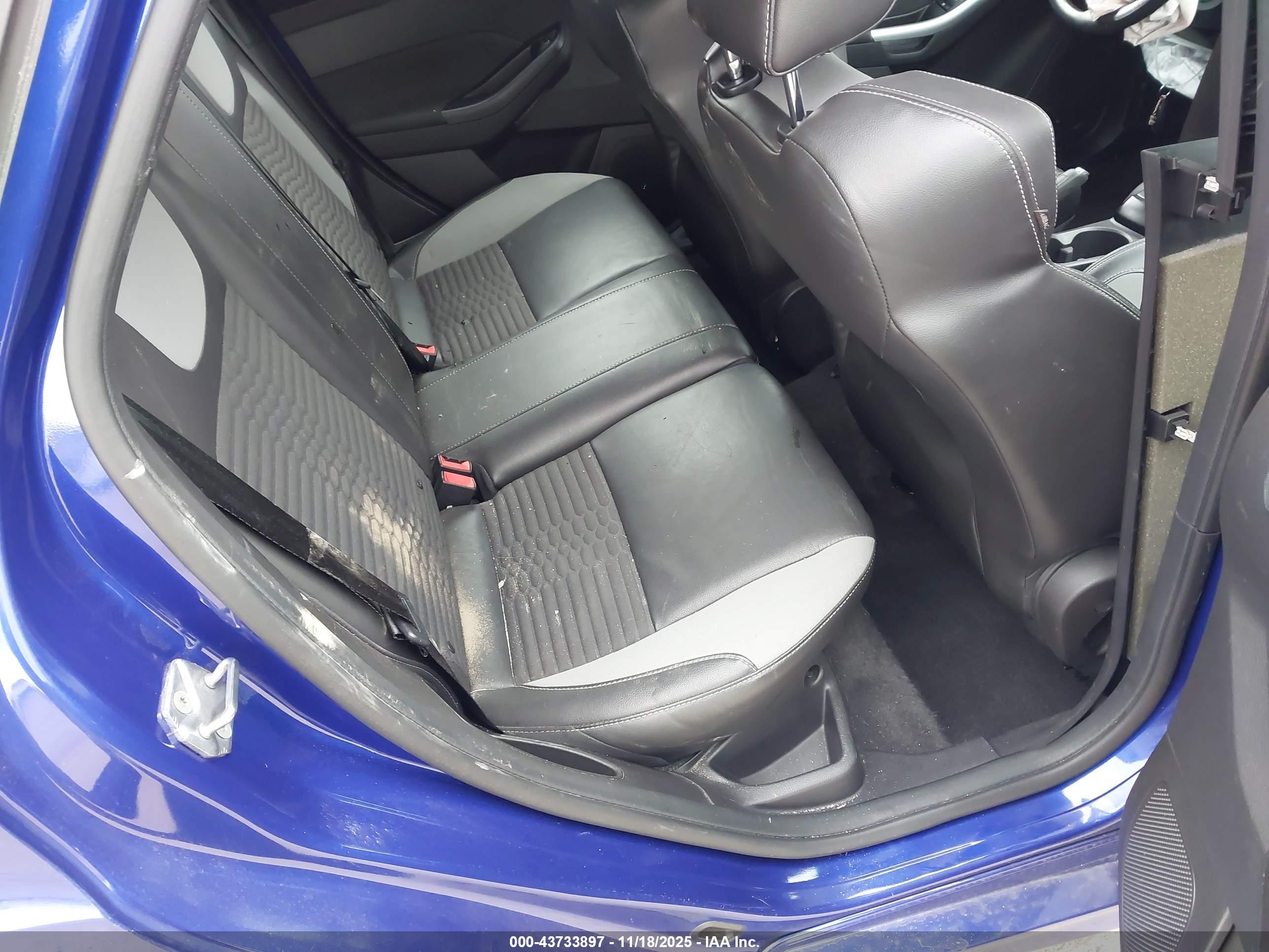 FORD FOCUS image 8