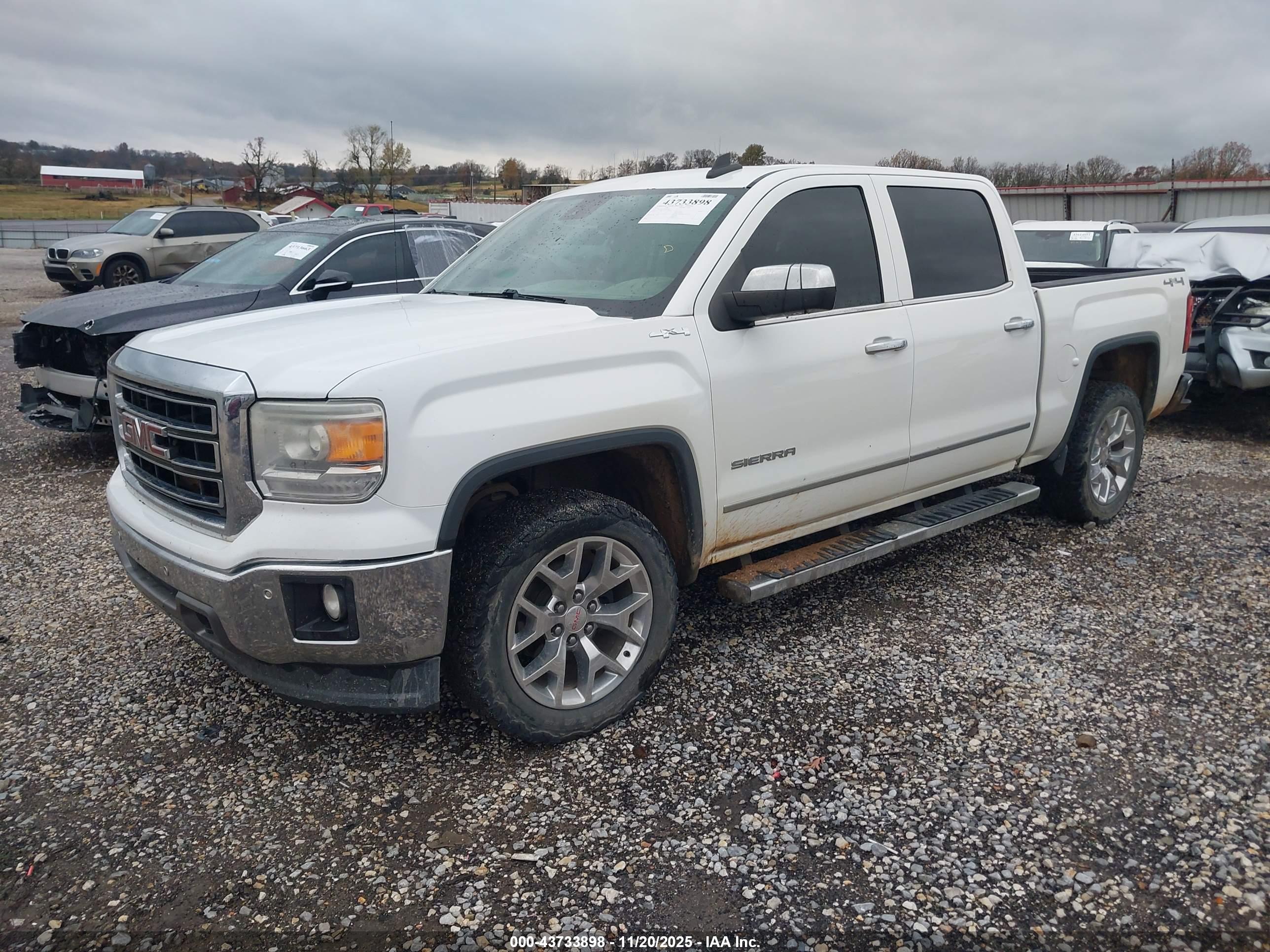 GMC SIERRA image 2