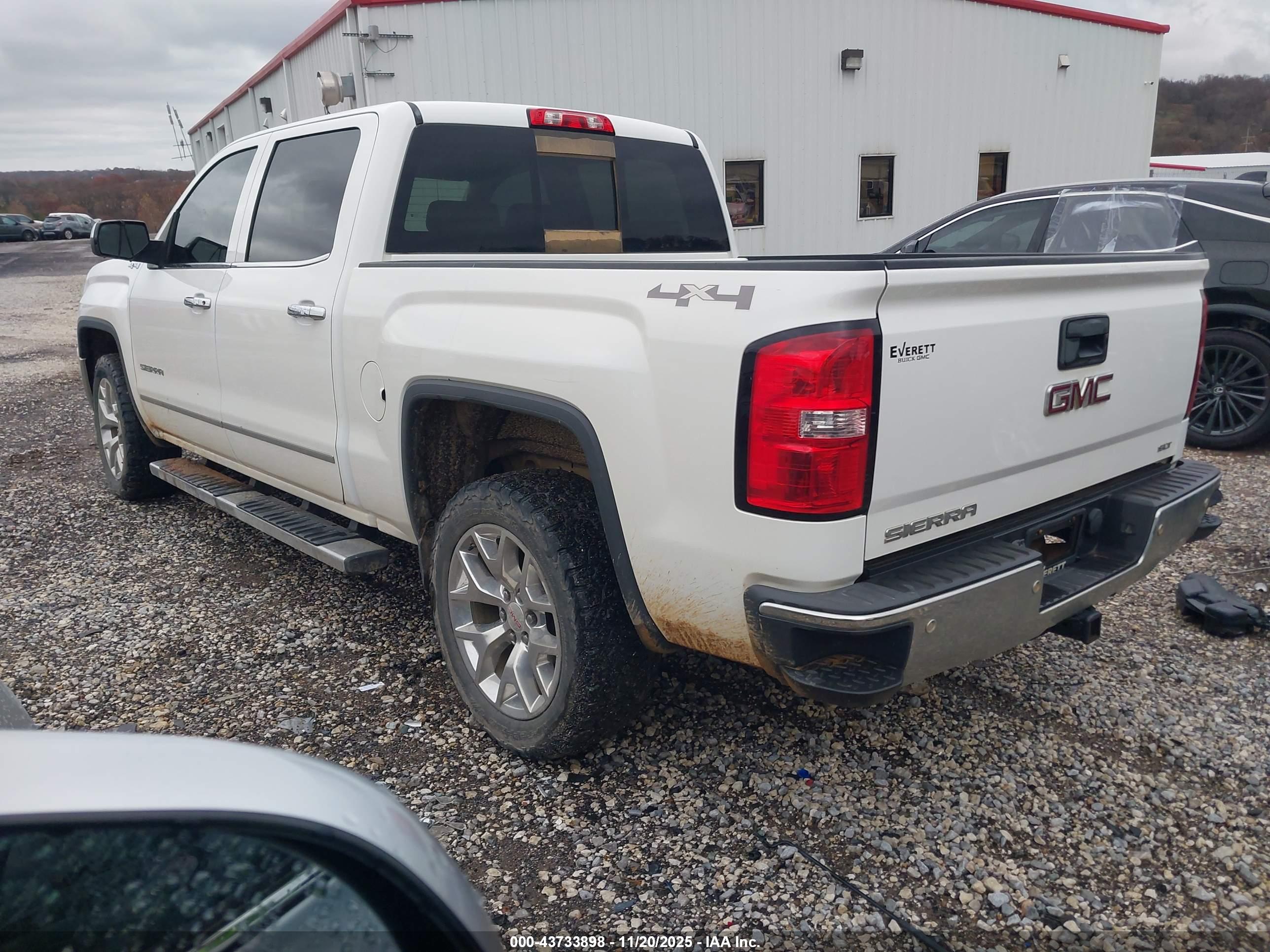 GMC SIERRA image 3