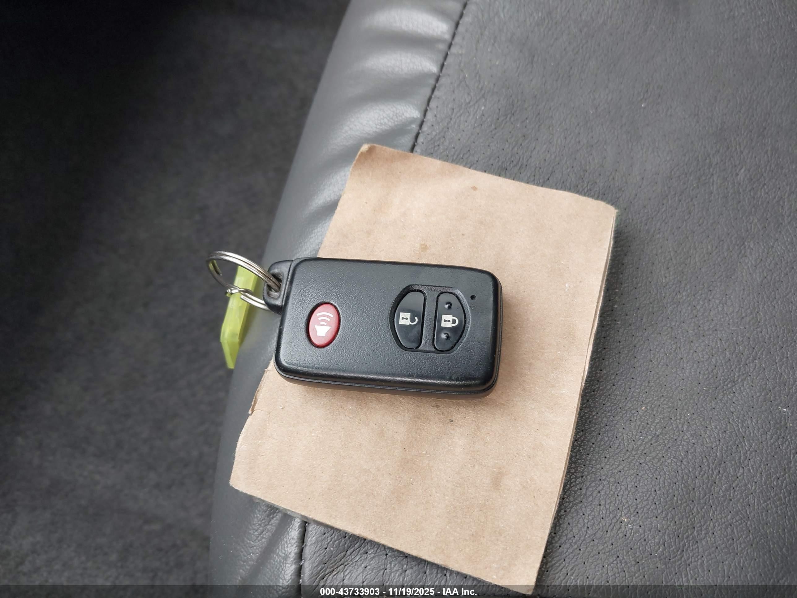 TOYOTA PRIUS image 11
