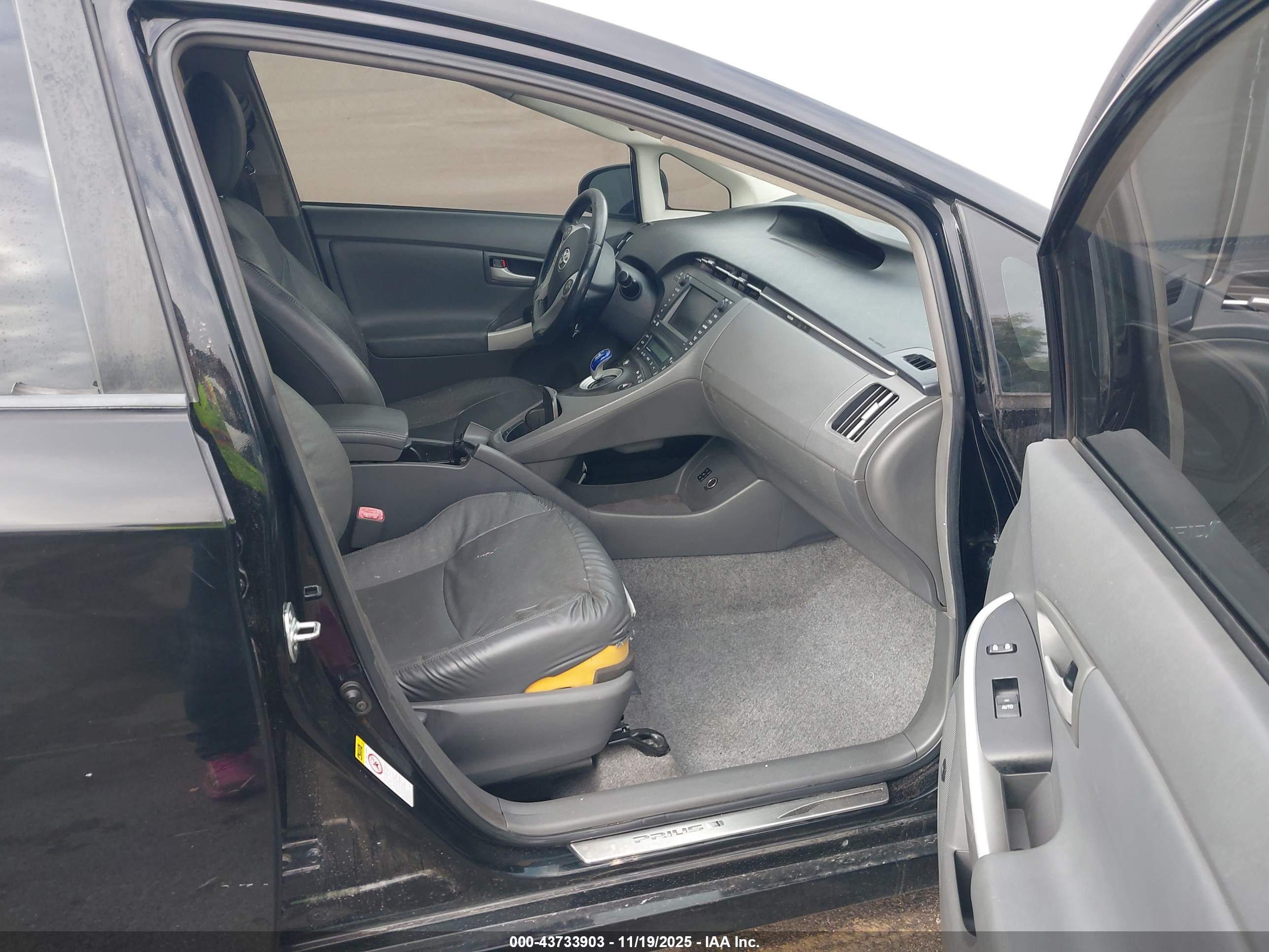 TOYOTA PRIUS image 5