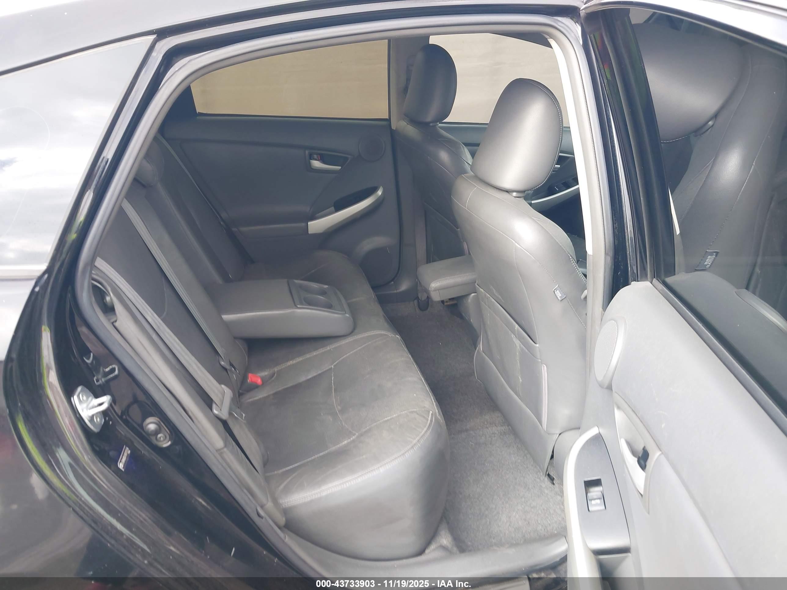 TOYOTA PRIUS image 8