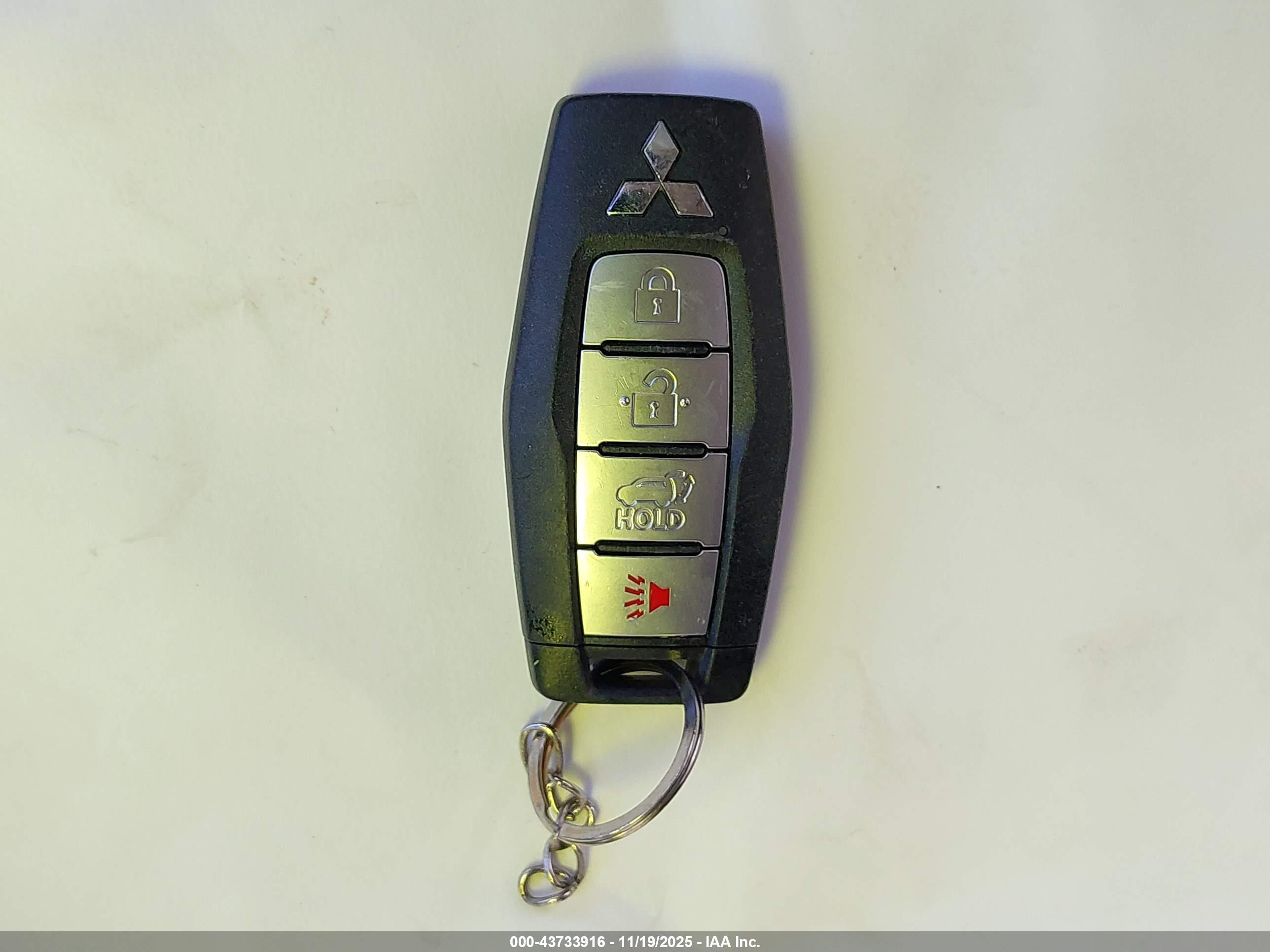 MITSUBISHI OUTLANDER image 11