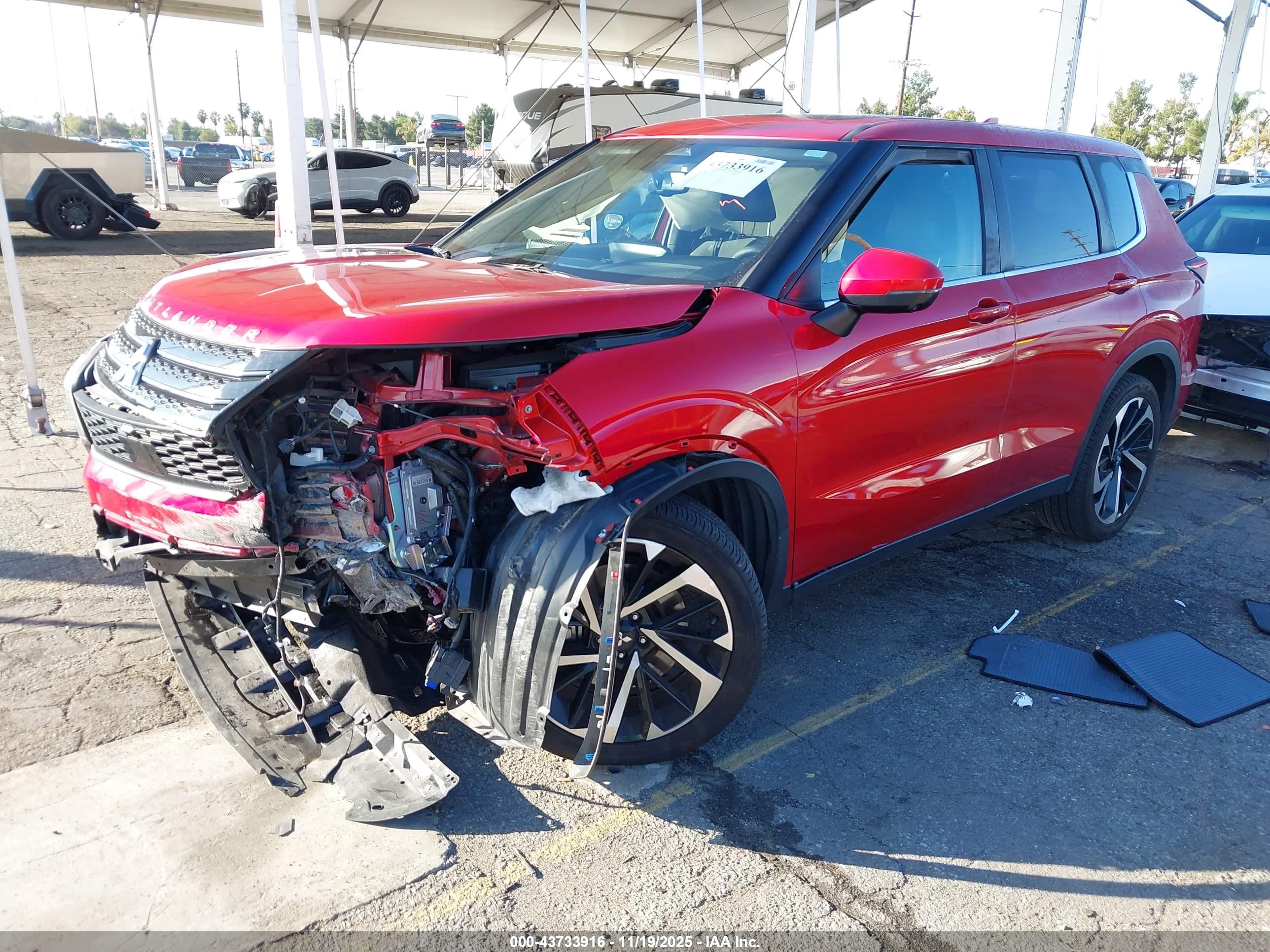 MITSUBISHI OUTLANDER image 2