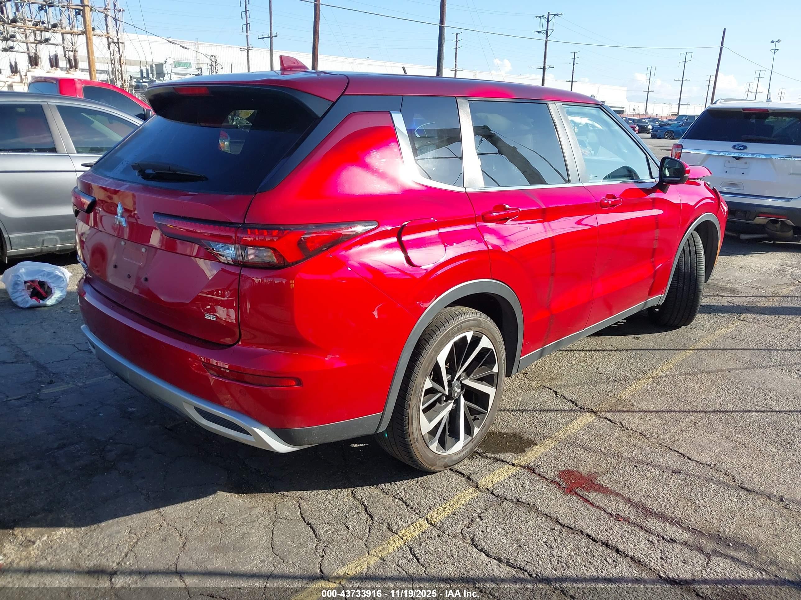 MITSUBISHI OUTLANDER image 4