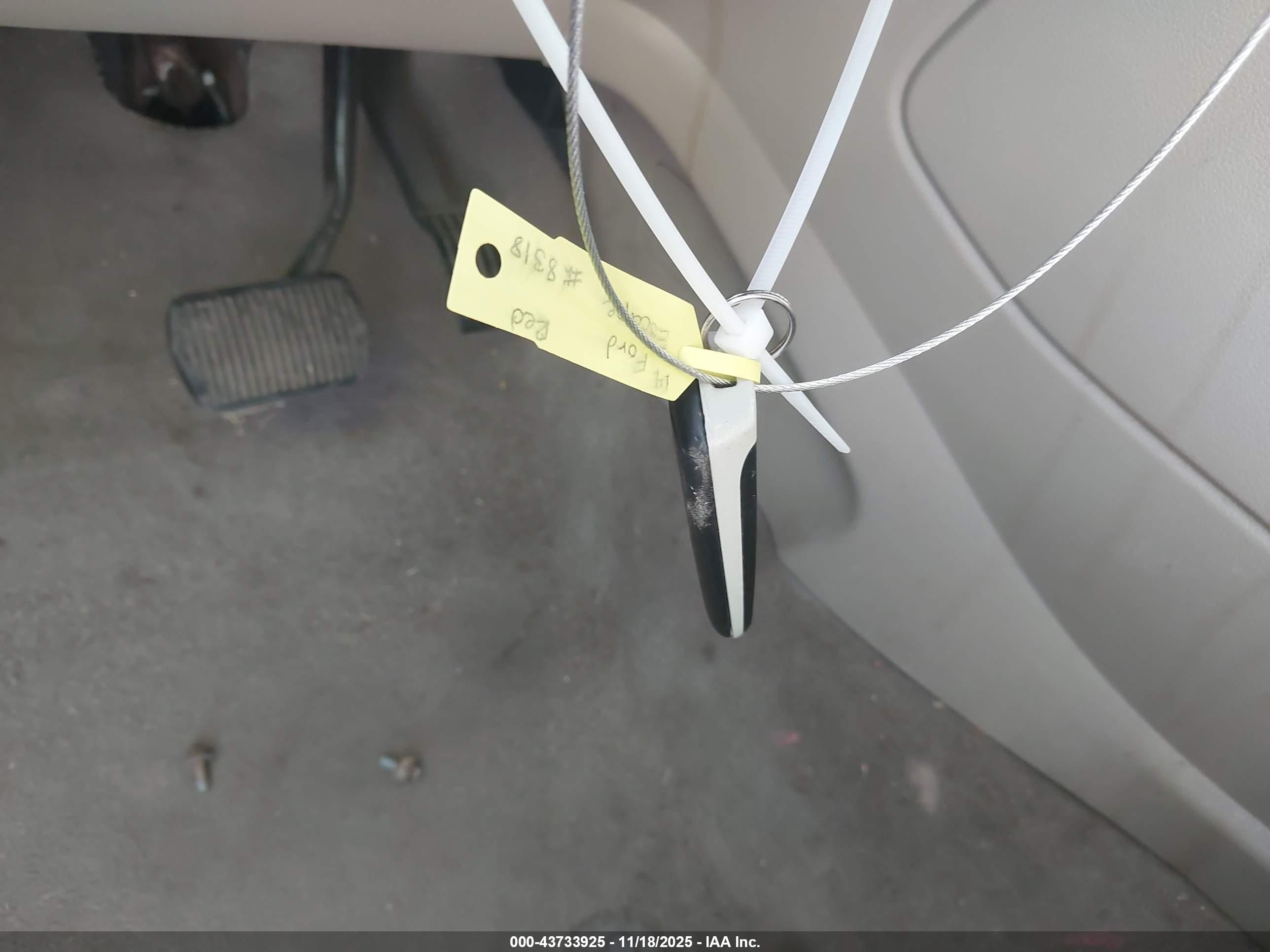 FORD ESCAPE image 11