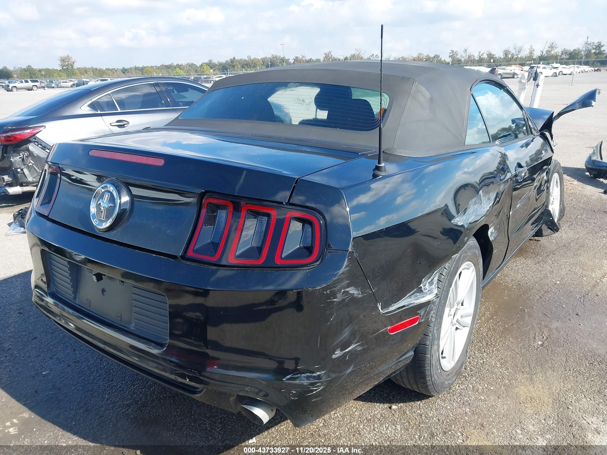 FORD MUSTANG image 4