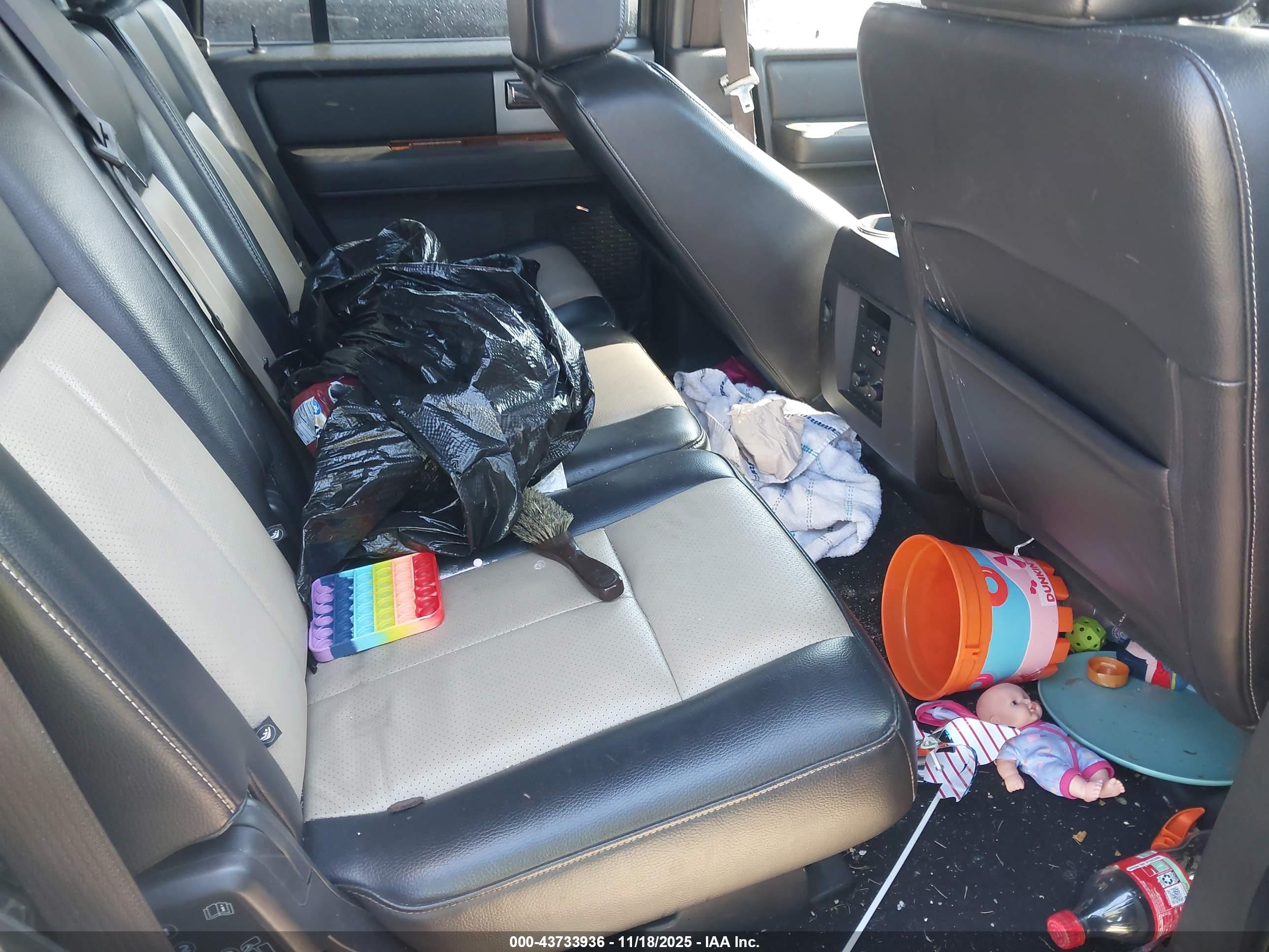 FORD EXPEDITION image 8