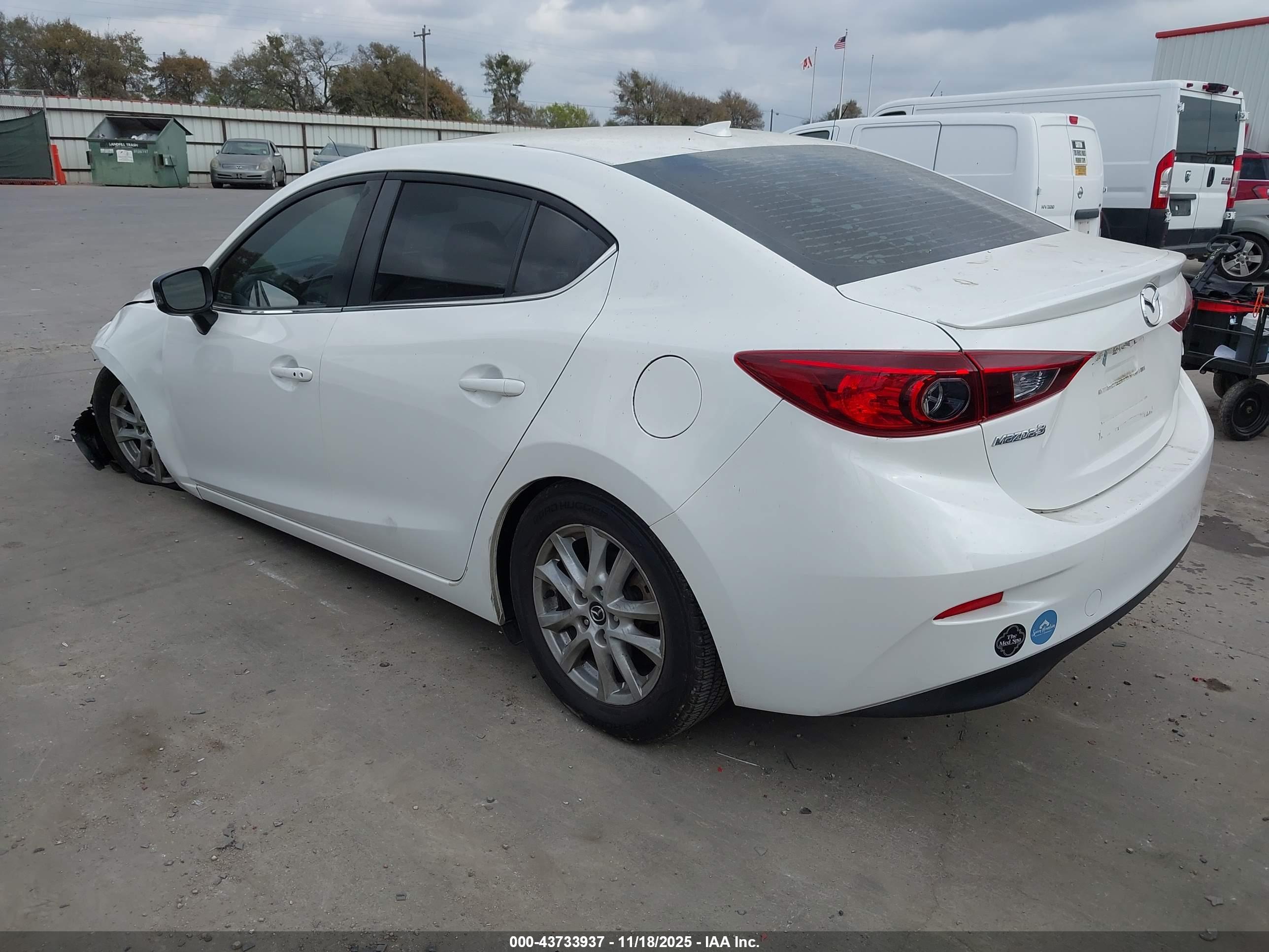 MAZDA MAZDA3 image 3