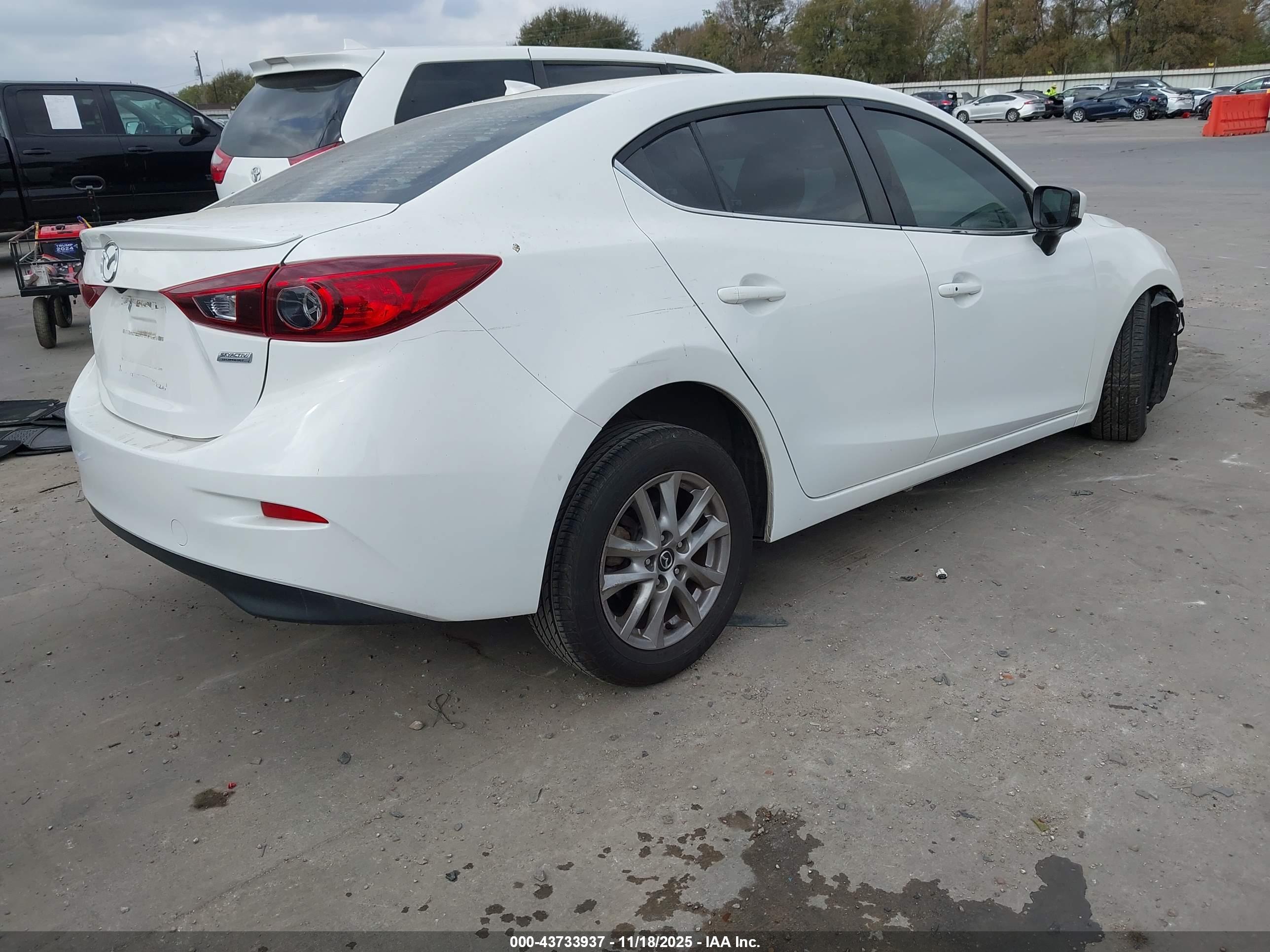 MAZDA MAZDA3 image 4