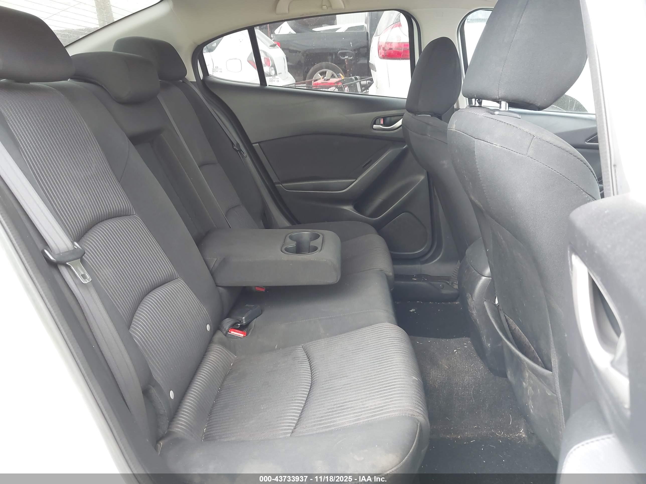 MAZDA MAZDA3 image 8