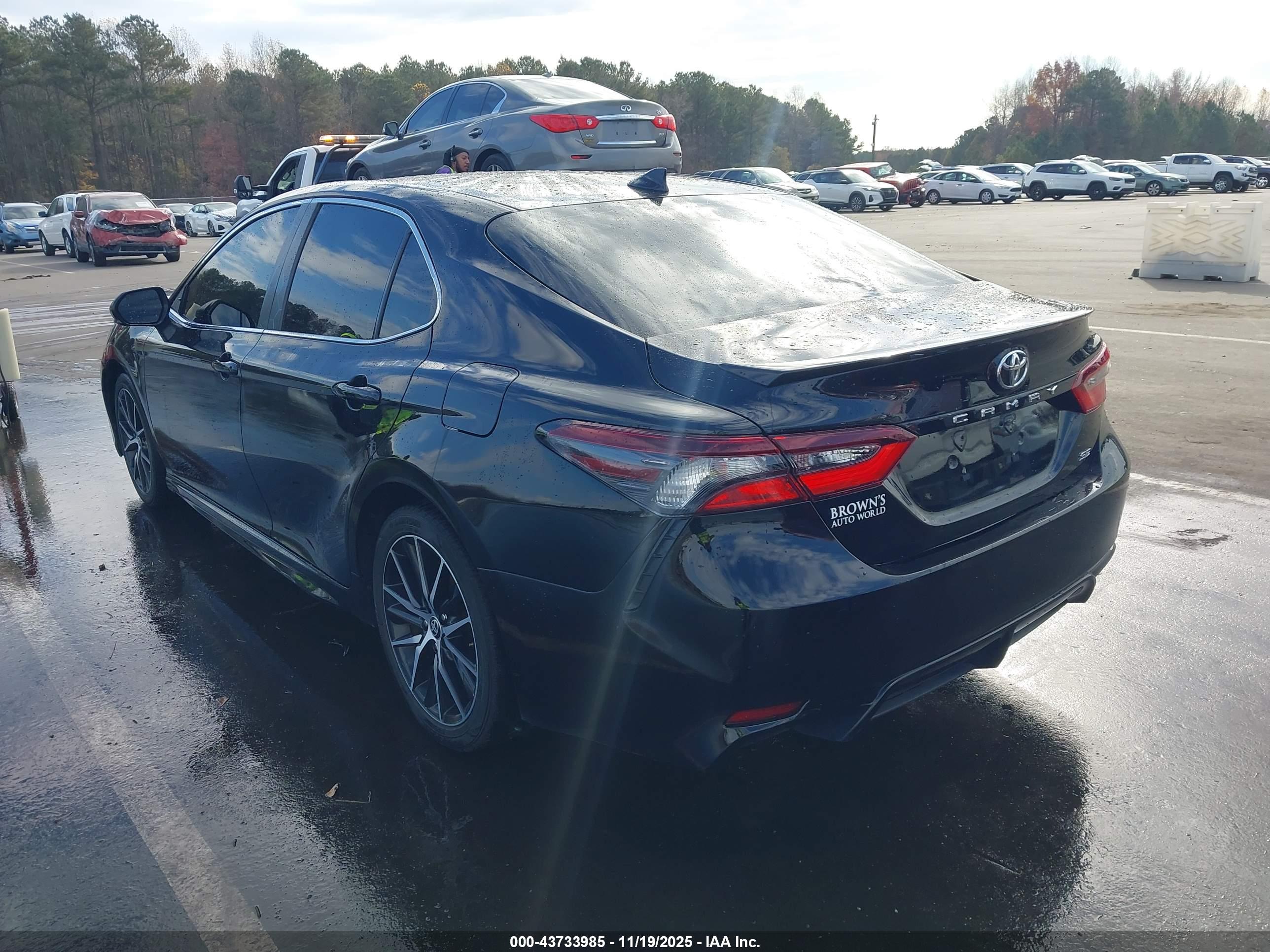 TOYOTA CAMRY image 3