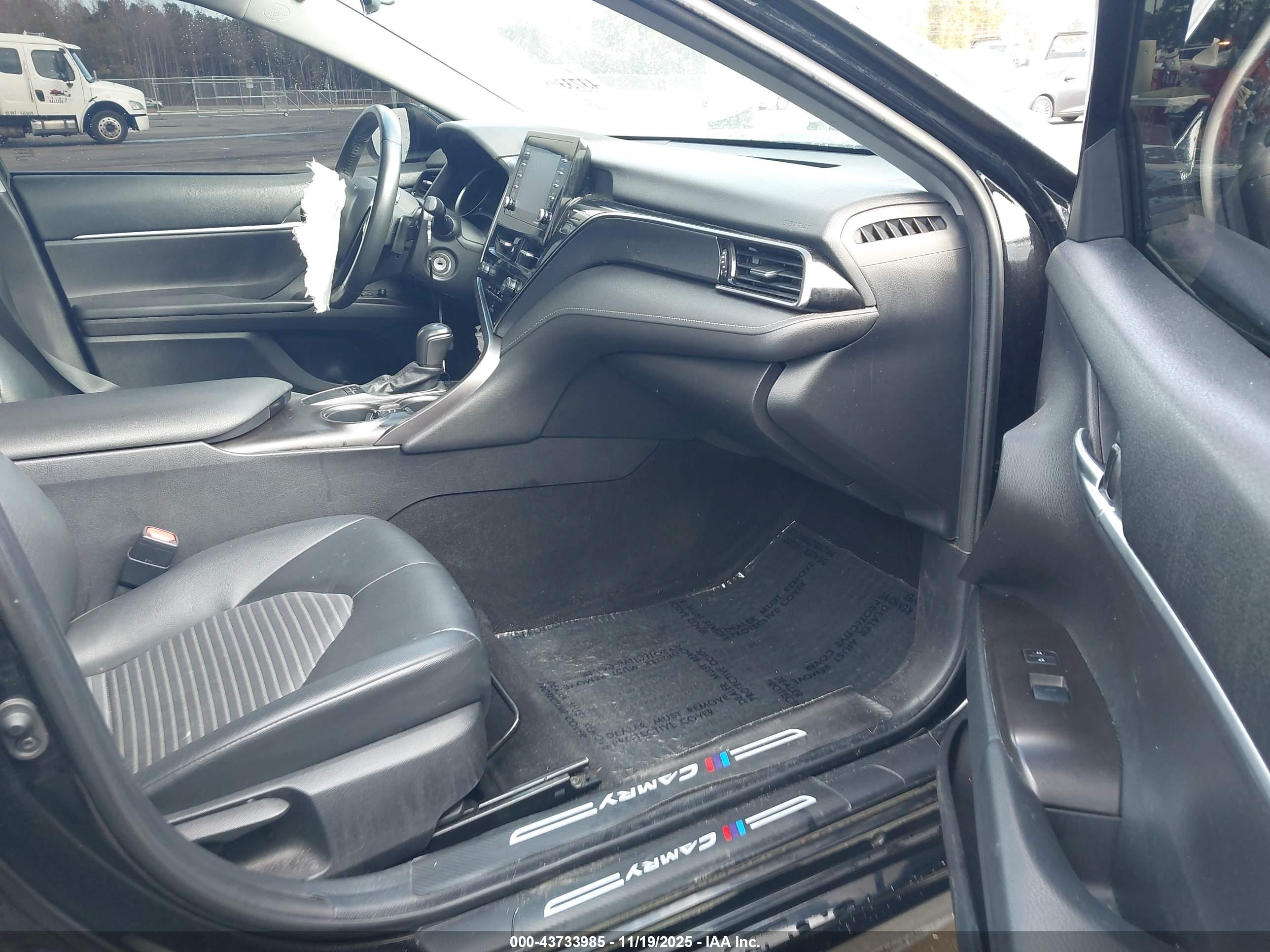 TOYOTA CAMRY image 5