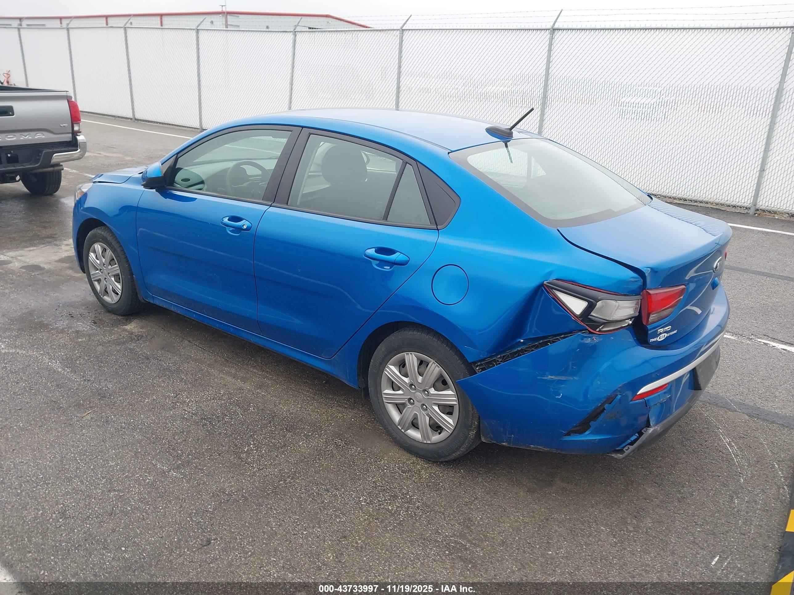 KIA RIO image 3