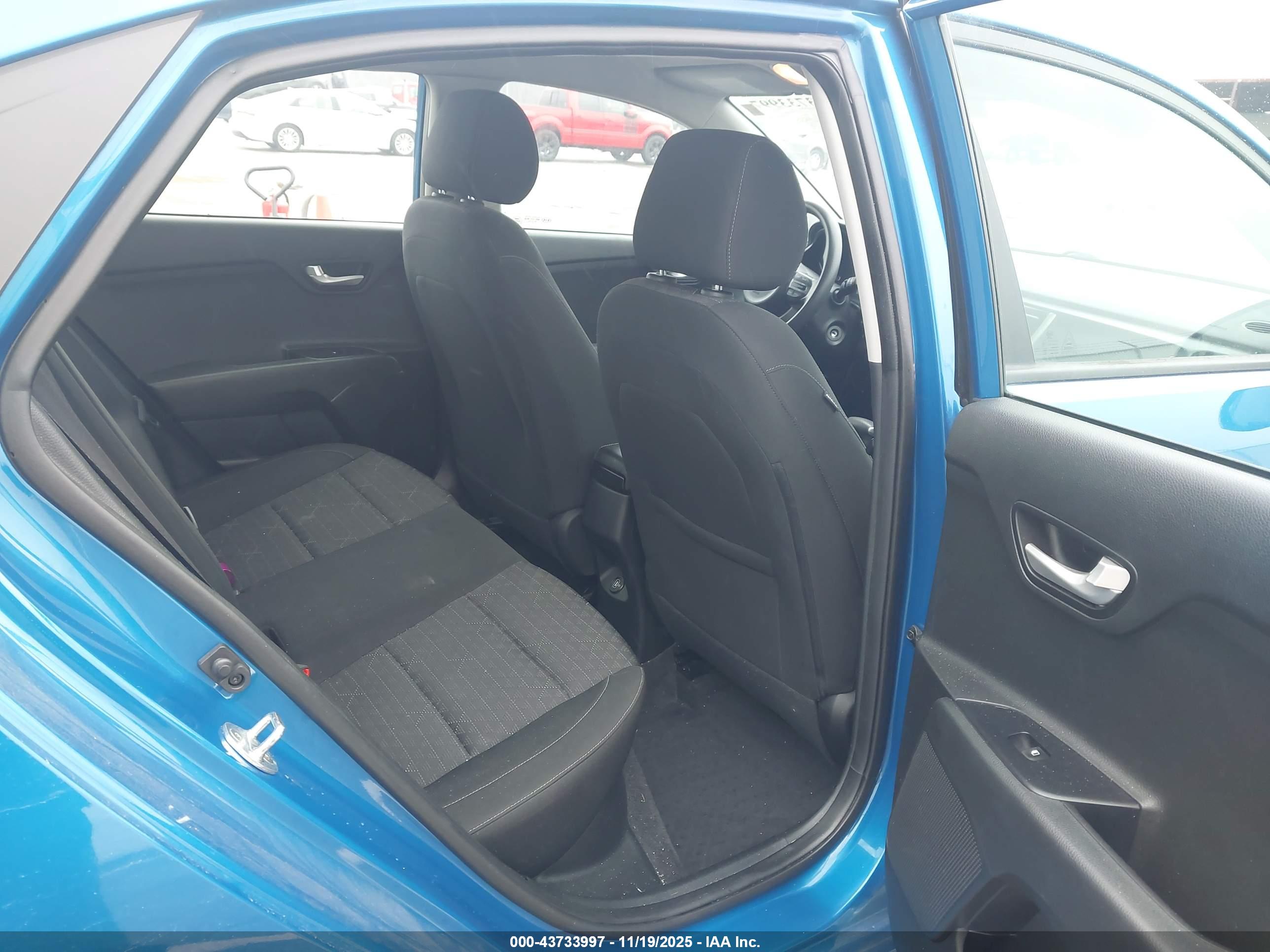 KIA RIO image 8