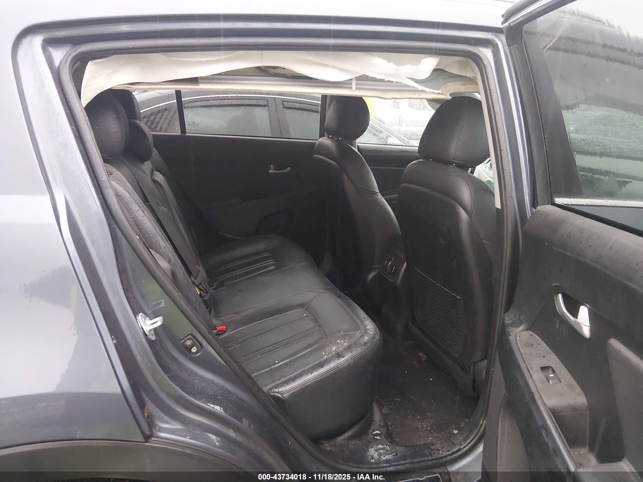 KIA SPORTAGE image 8