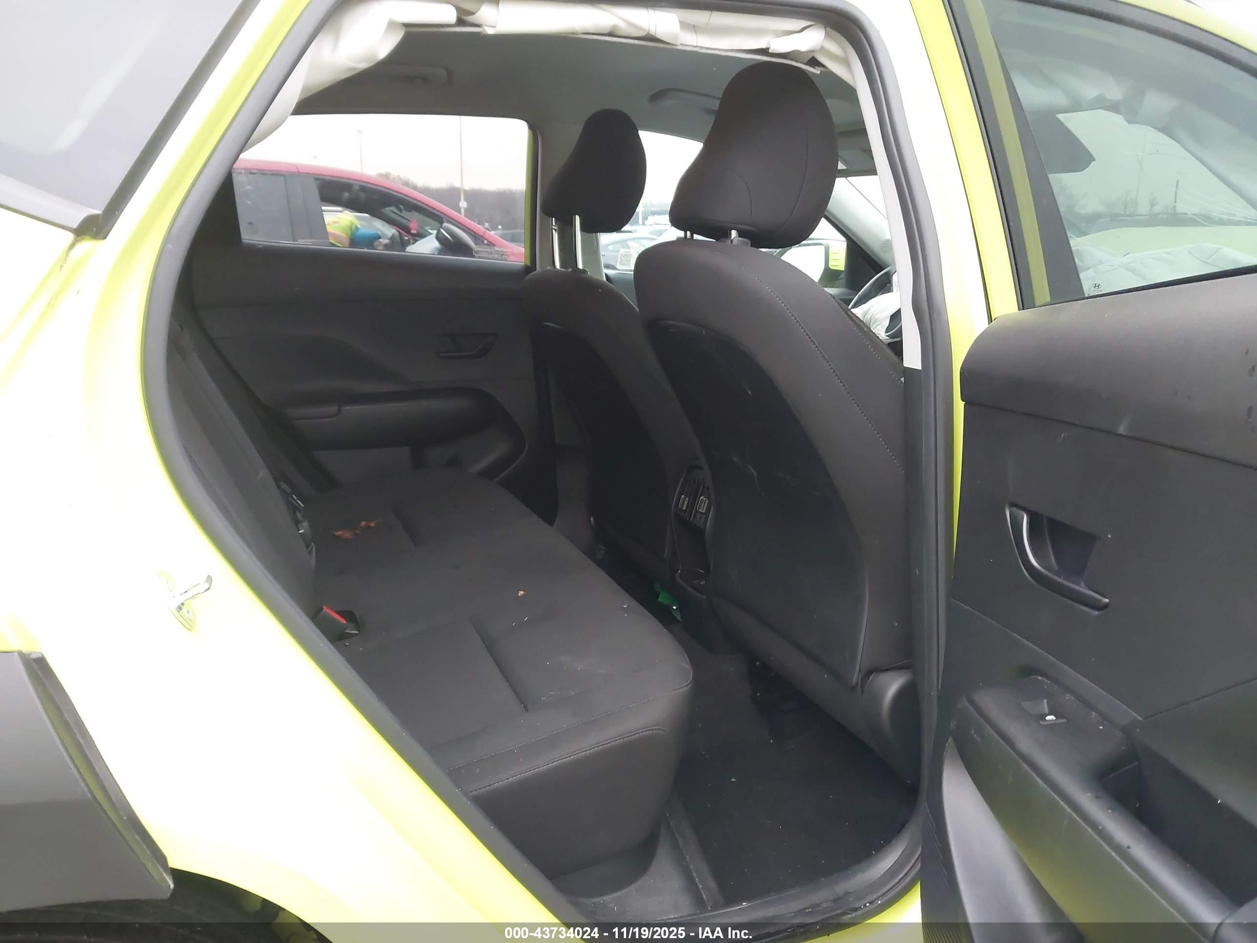 HYUNDAI KONA image 8