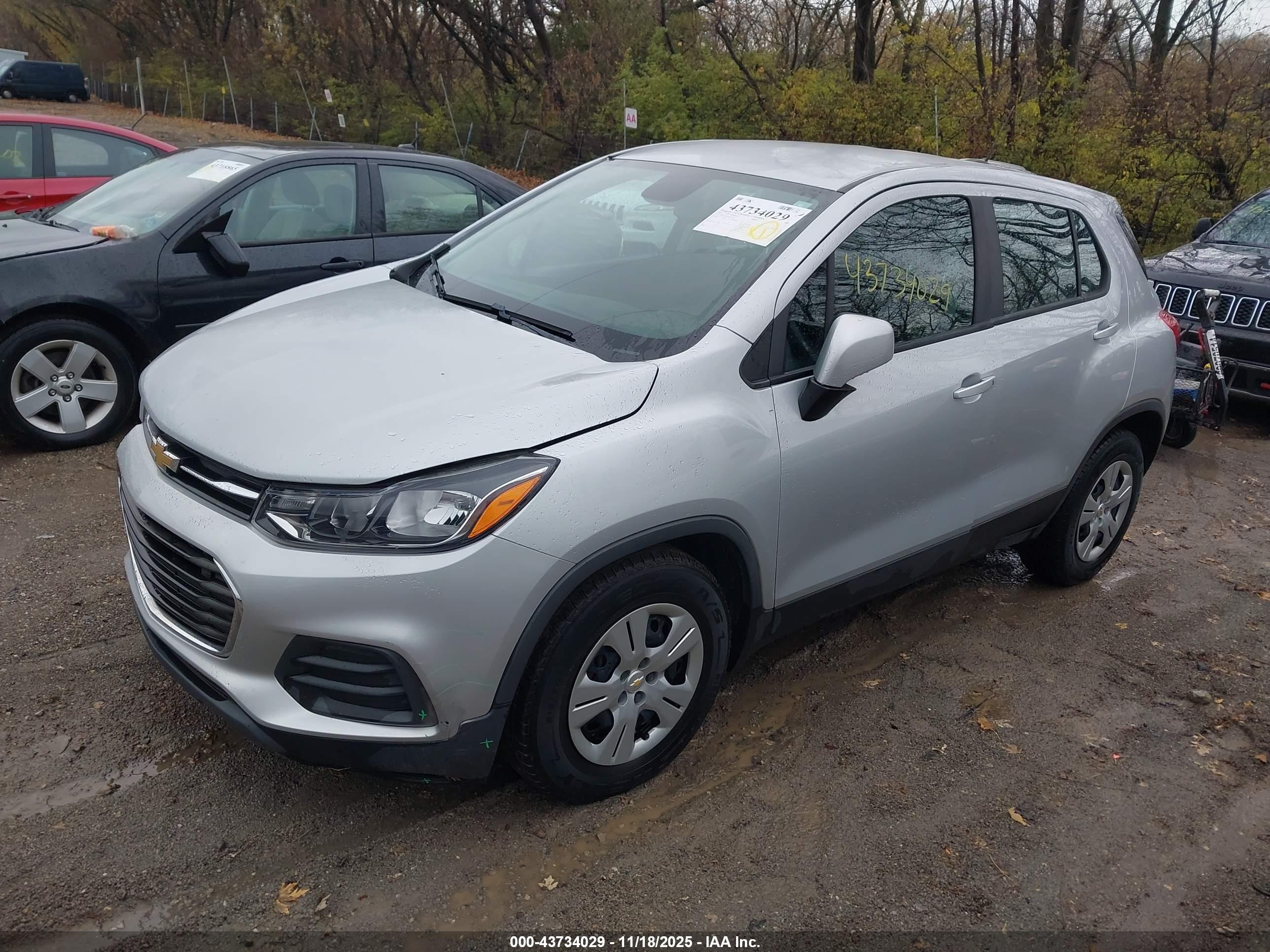 CHEVROLET TRAX image 2