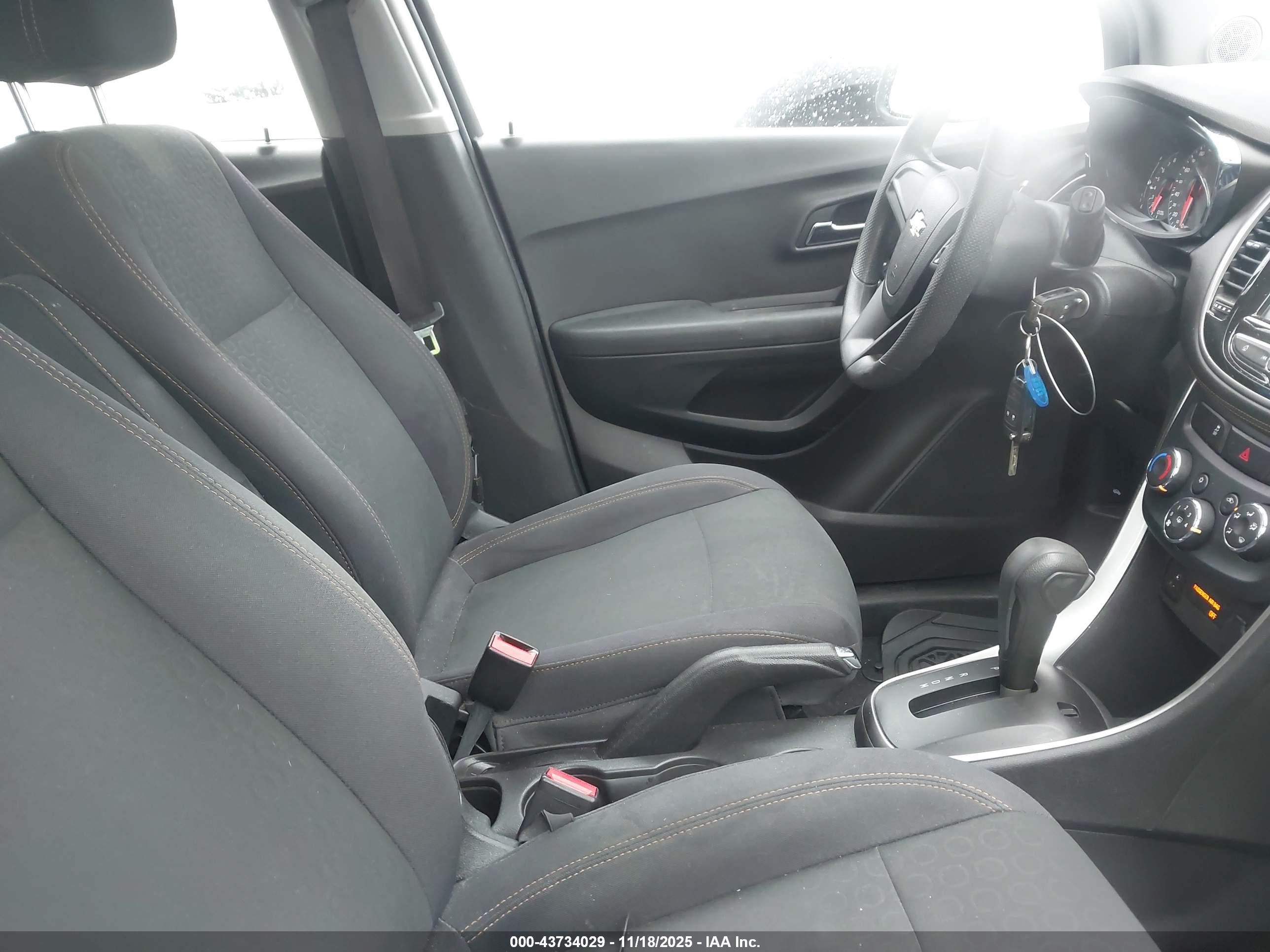 CHEVROLET TRAX image 5