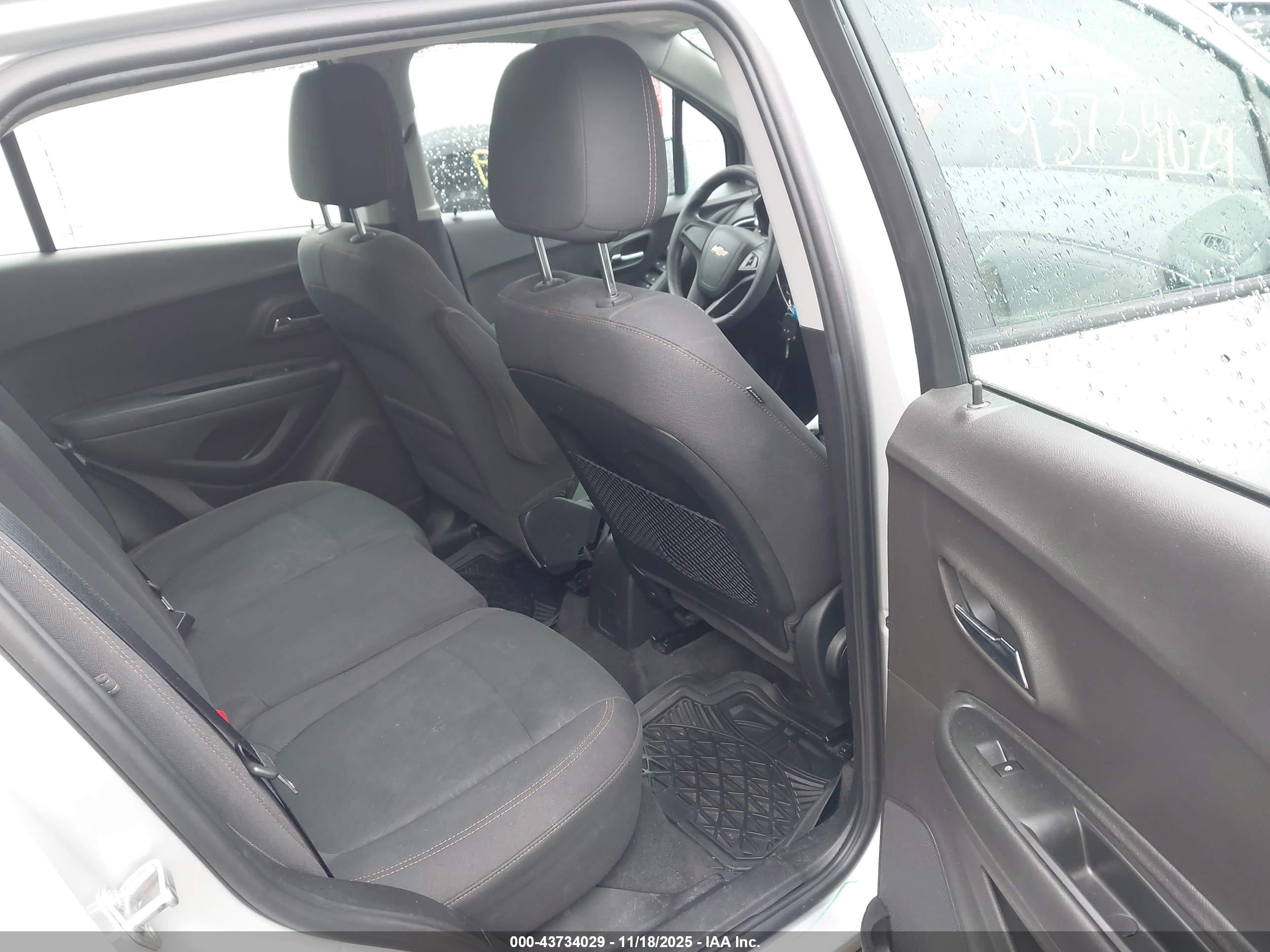 CHEVROLET TRAX image 8