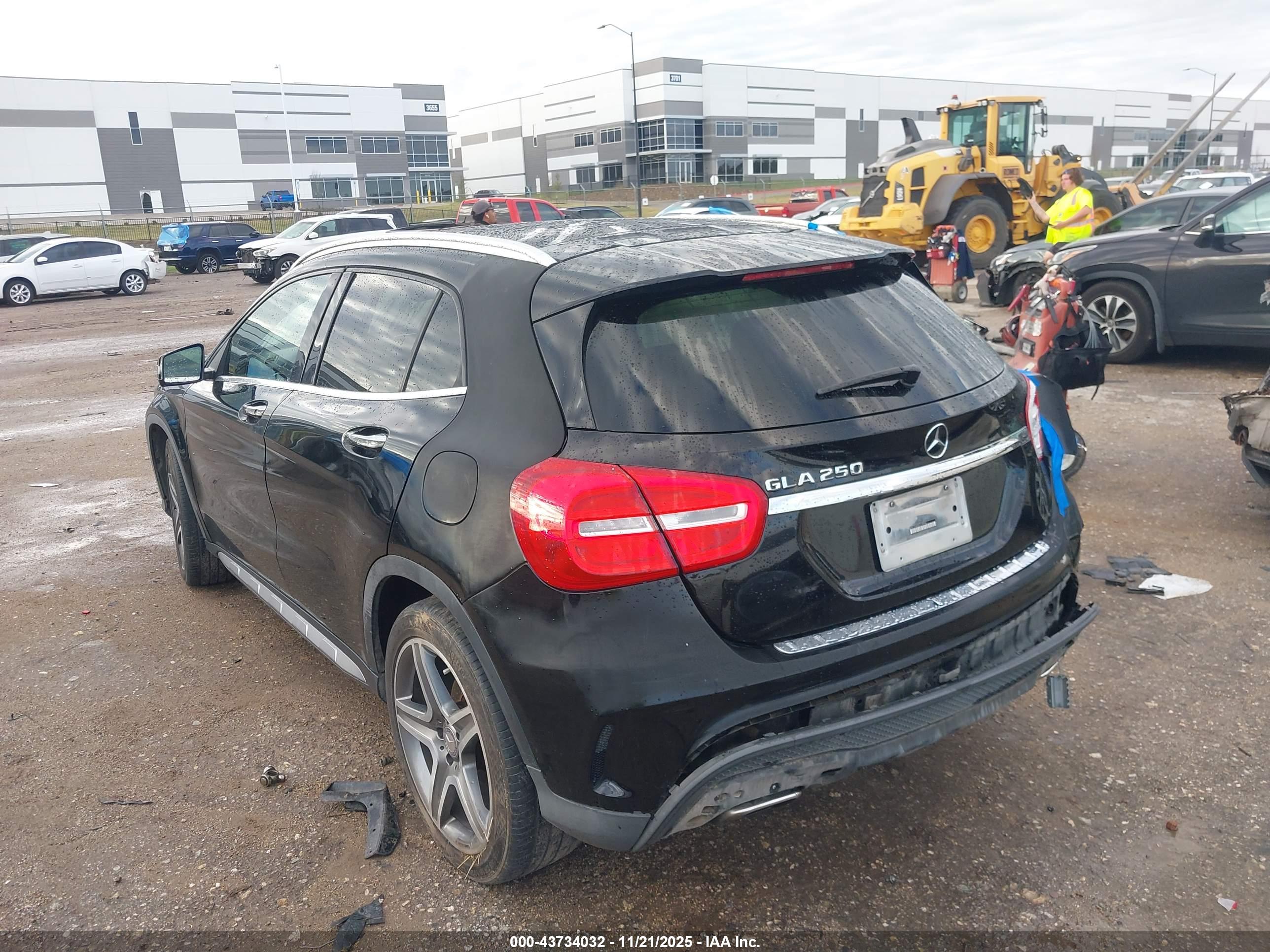 MERCEDES-BENZ GLA image 3