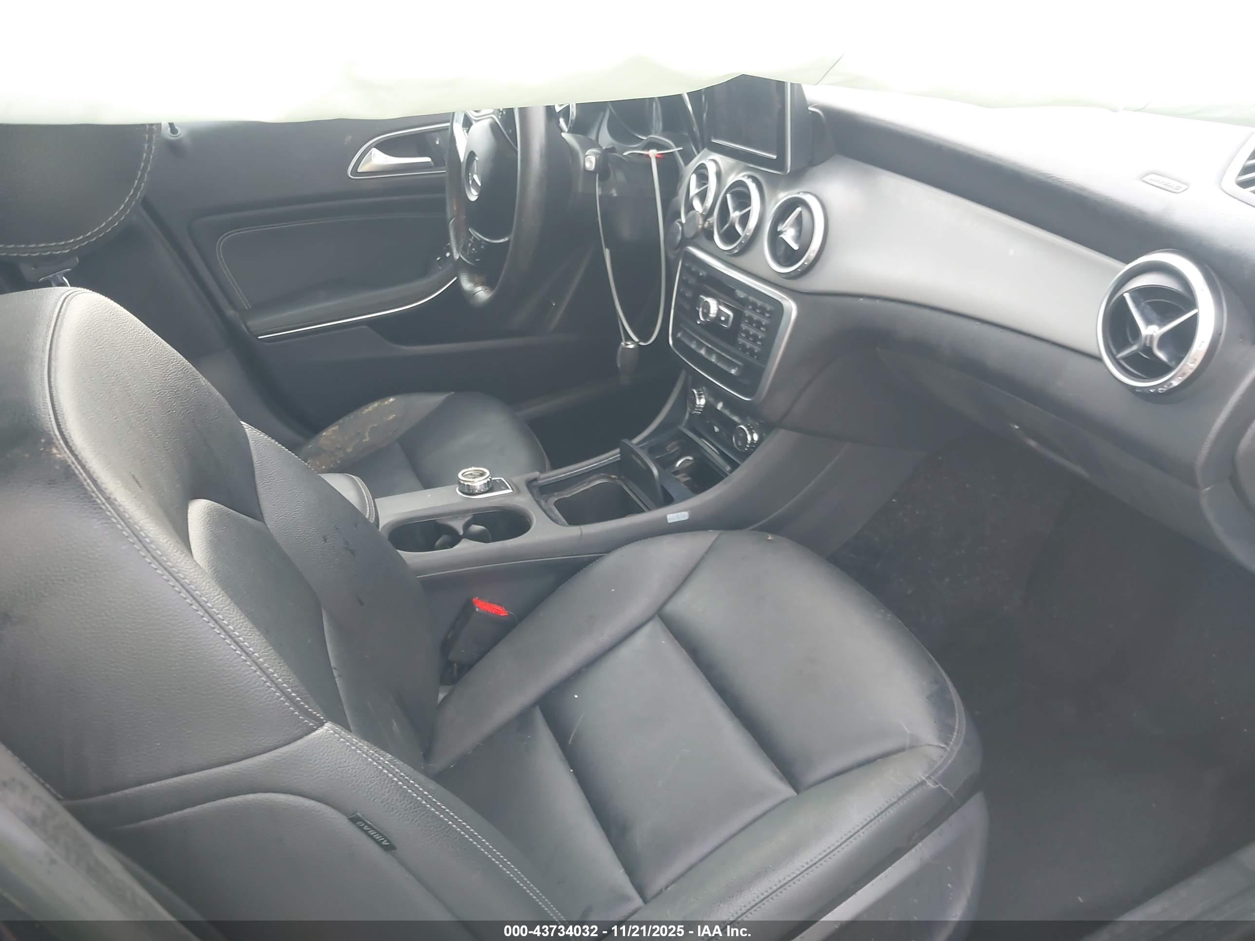 MERCEDES-BENZ GLA image 5