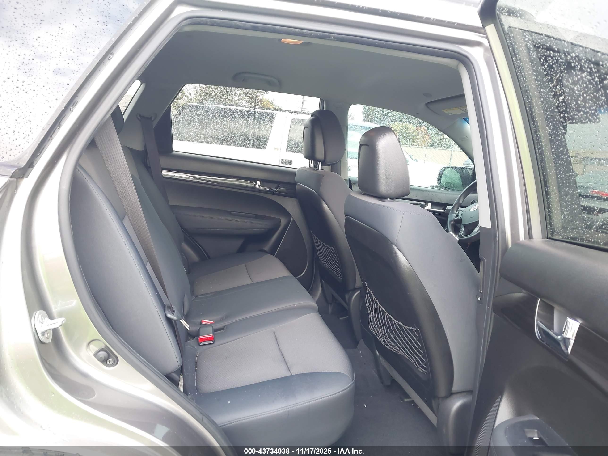 KIA SORENTO image 8