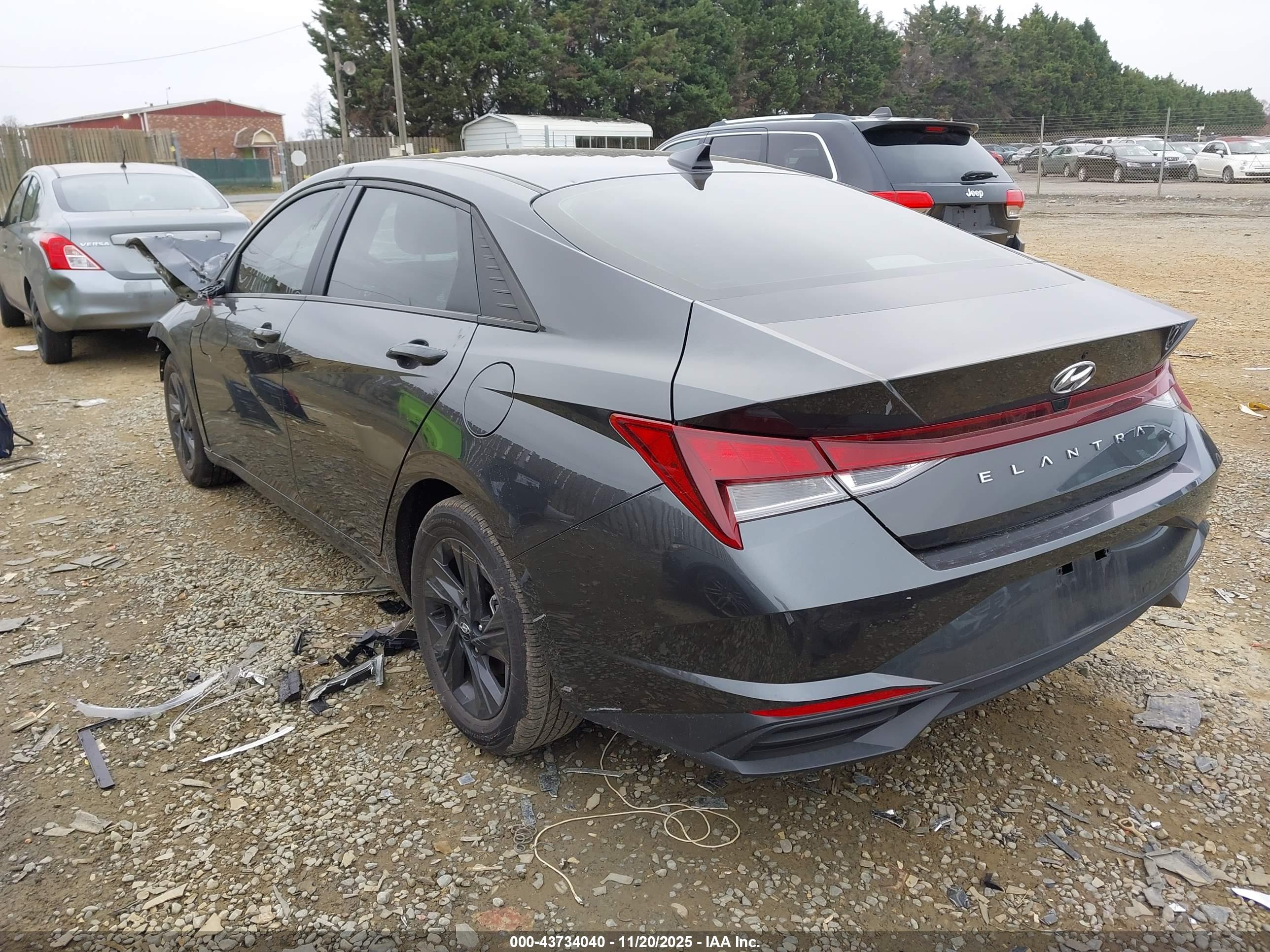 HYUNDAI ELANTRA image 3