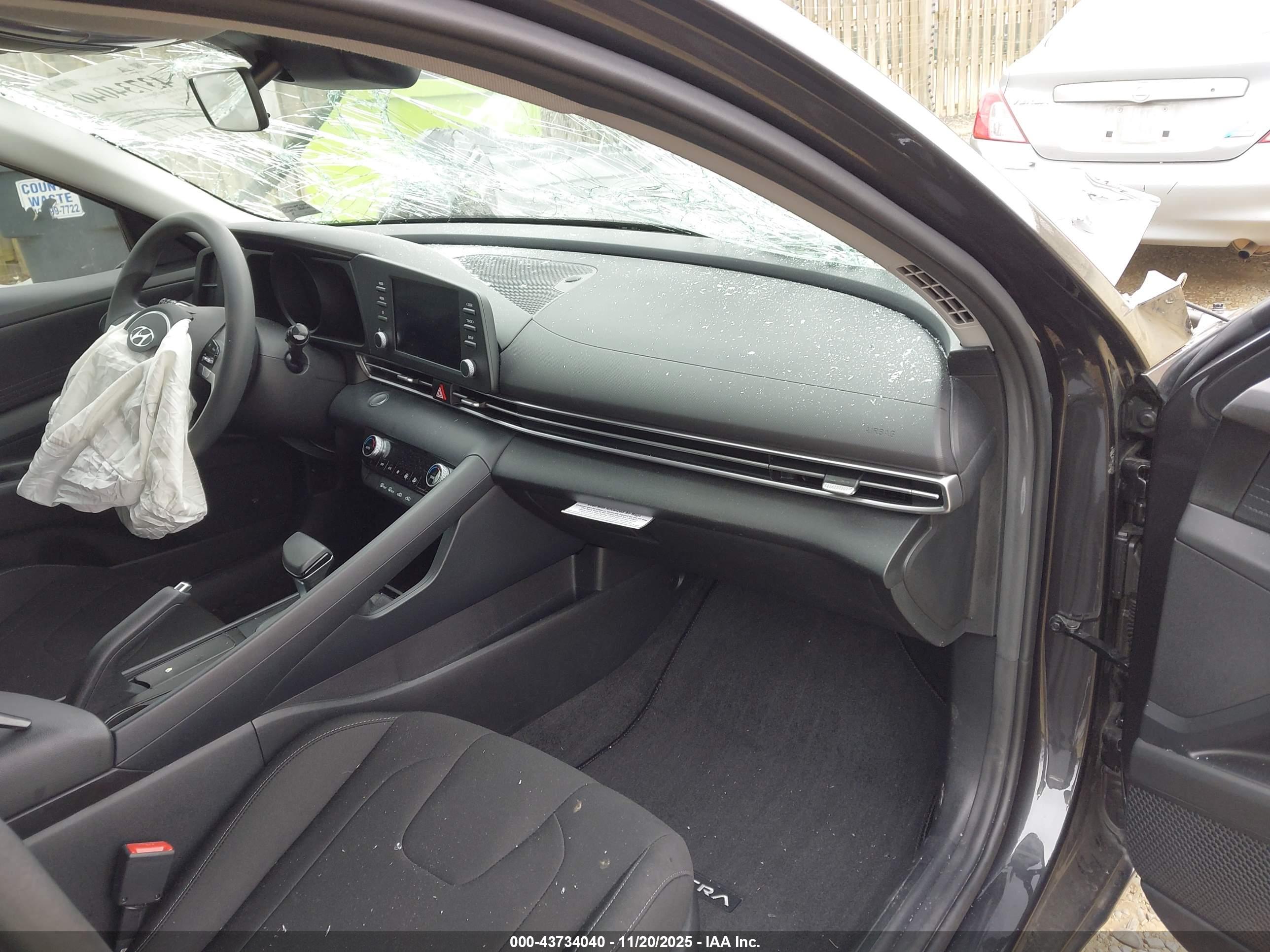HYUNDAI ELANTRA image 5