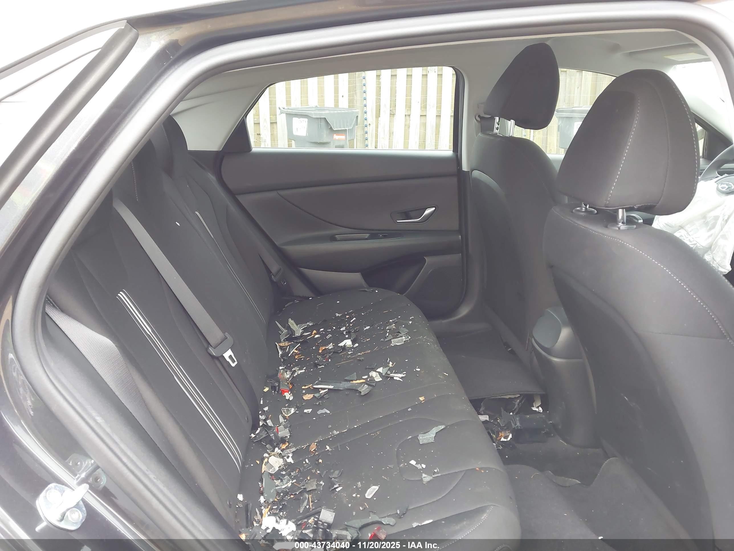 HYUNDAI ELANTRA image 8