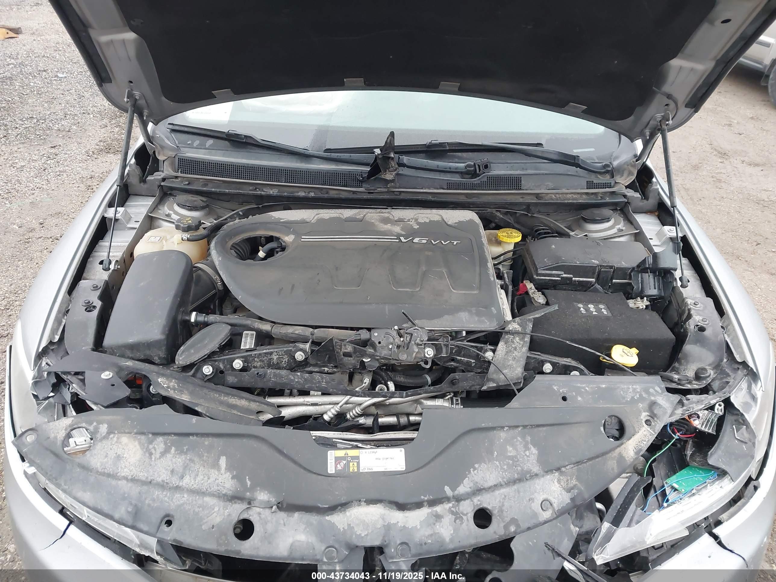 CHRYSLER 200 image 10