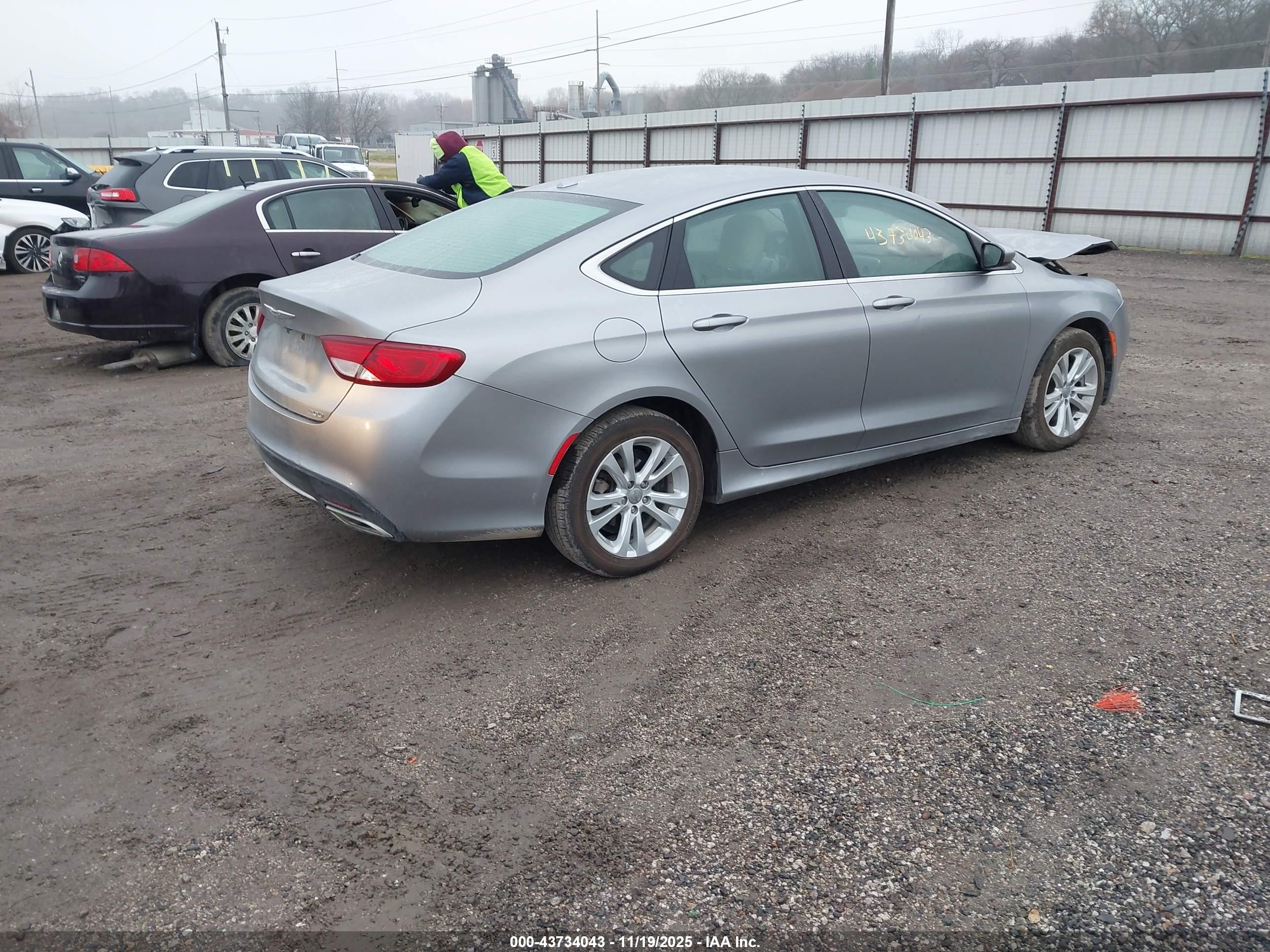 CHRYSLER 200 image 4