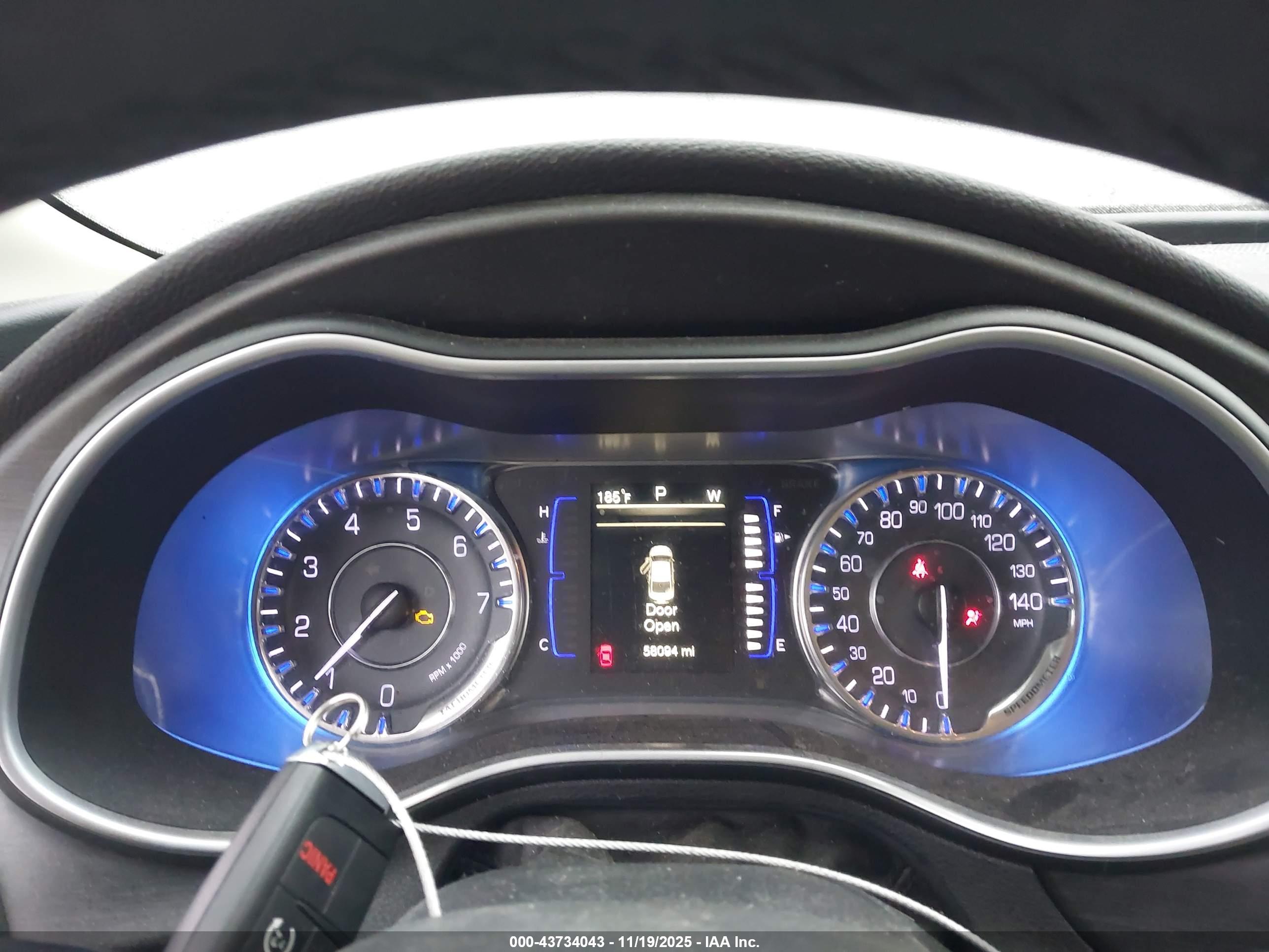CHRYSLER 200 image 7