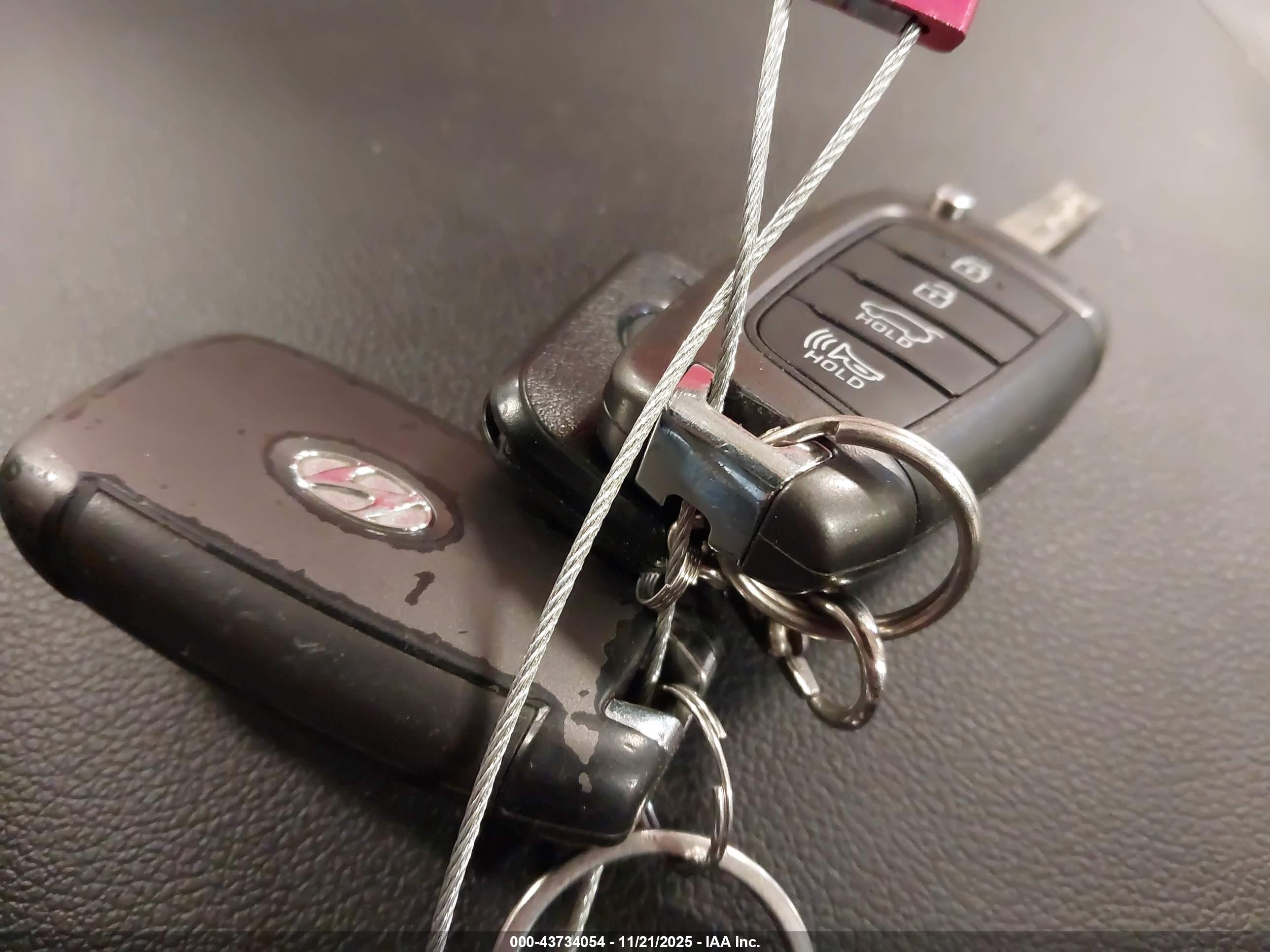 HYUNDAI KONA image 11