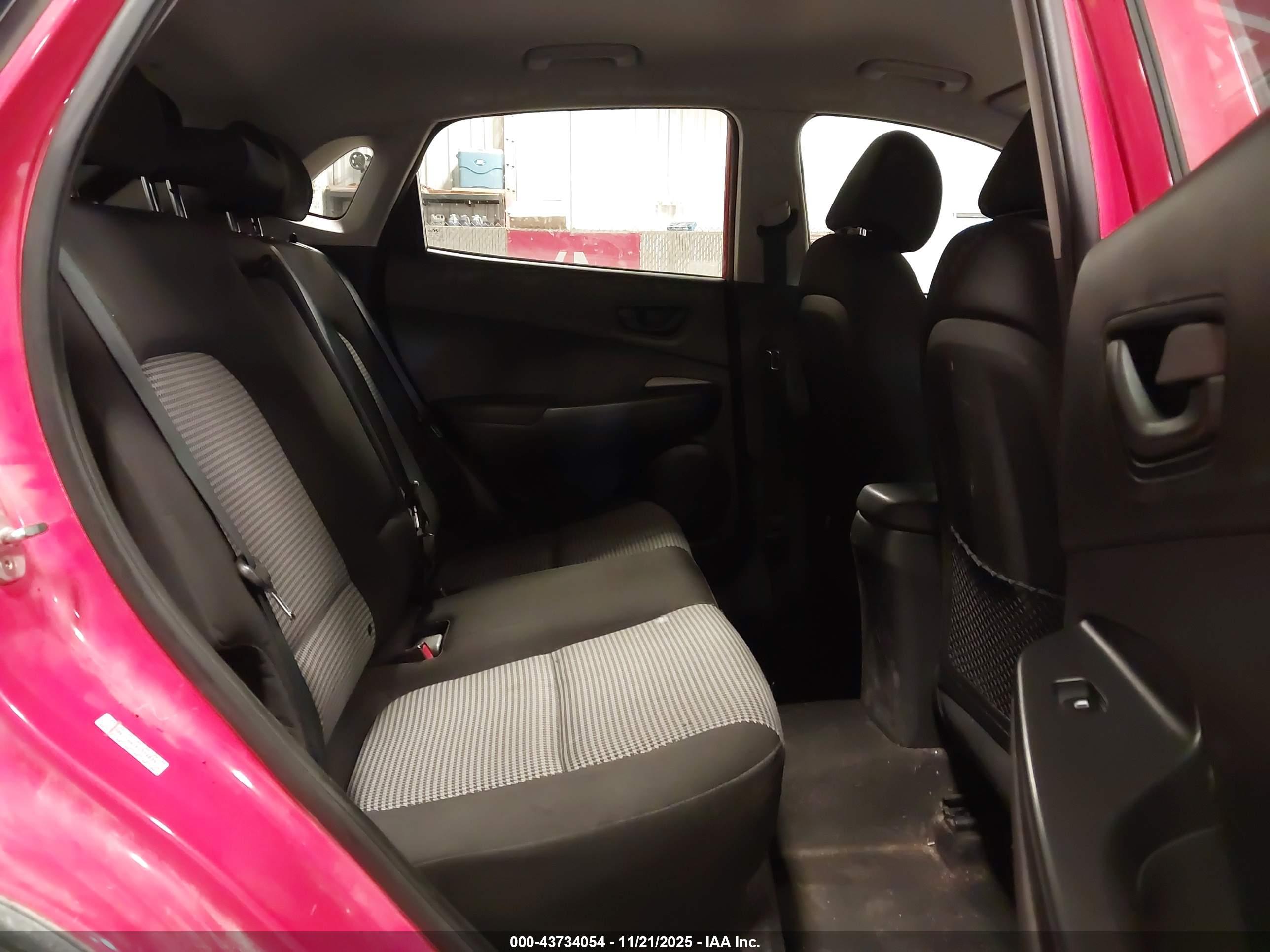 HYUNDAI KONA image 8