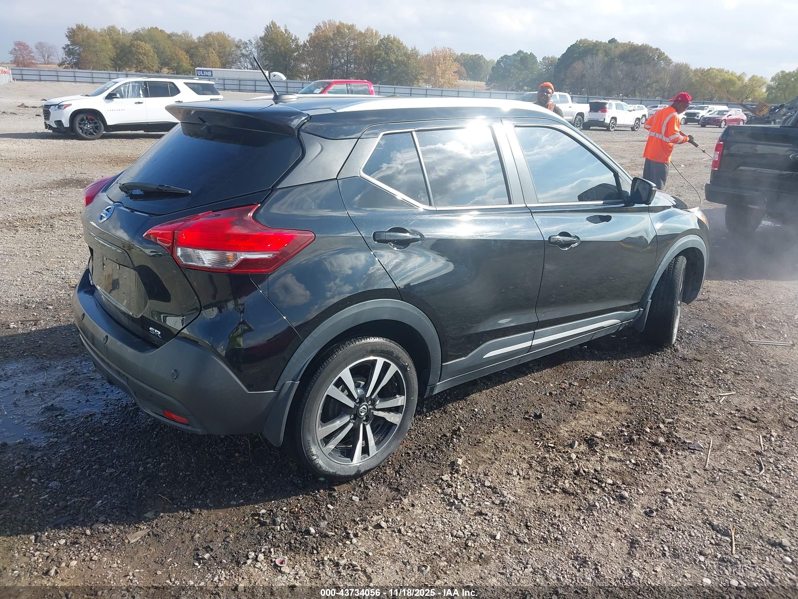 NISSAN KICKS image 4