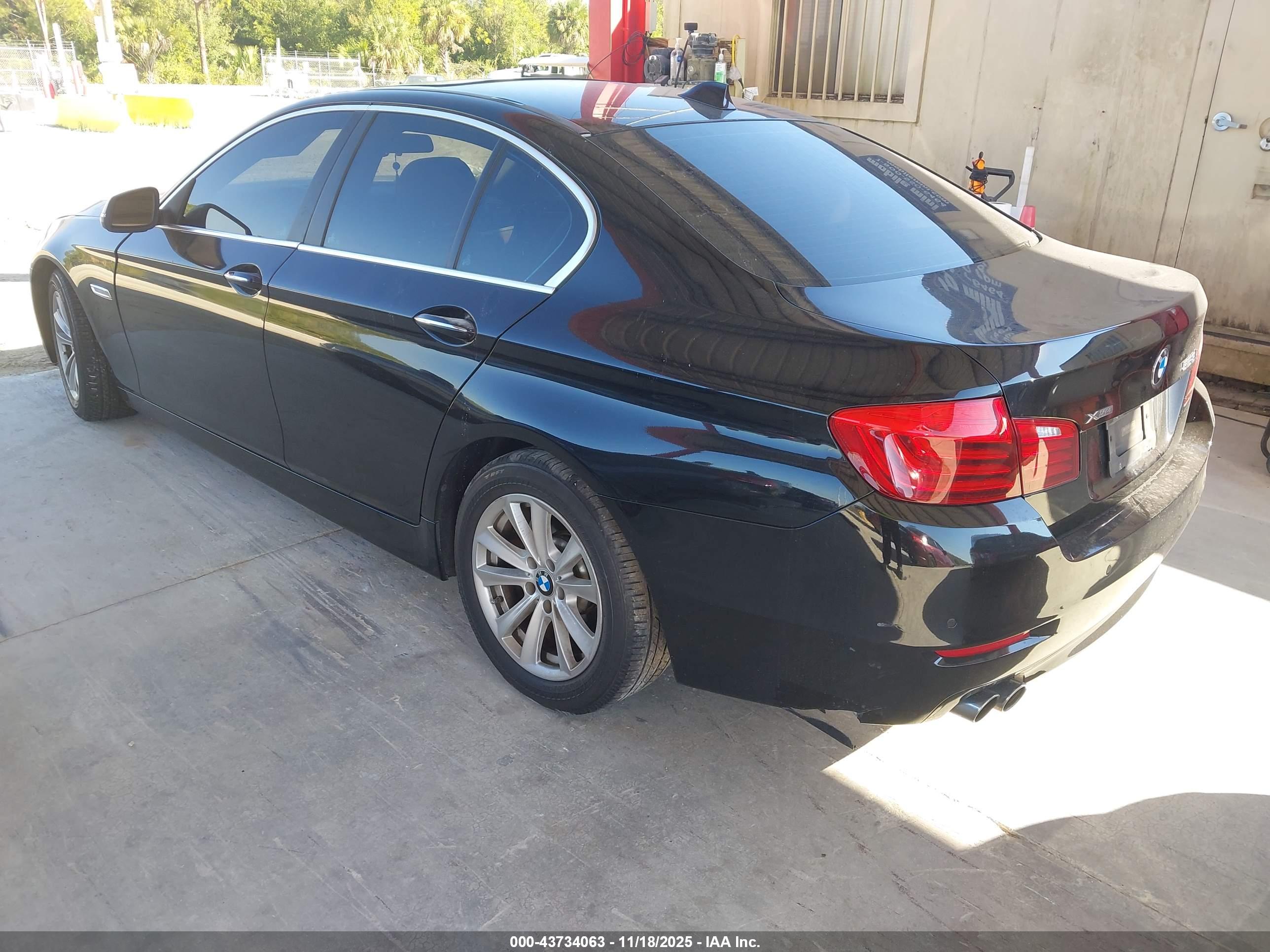 BMW 528I image 3