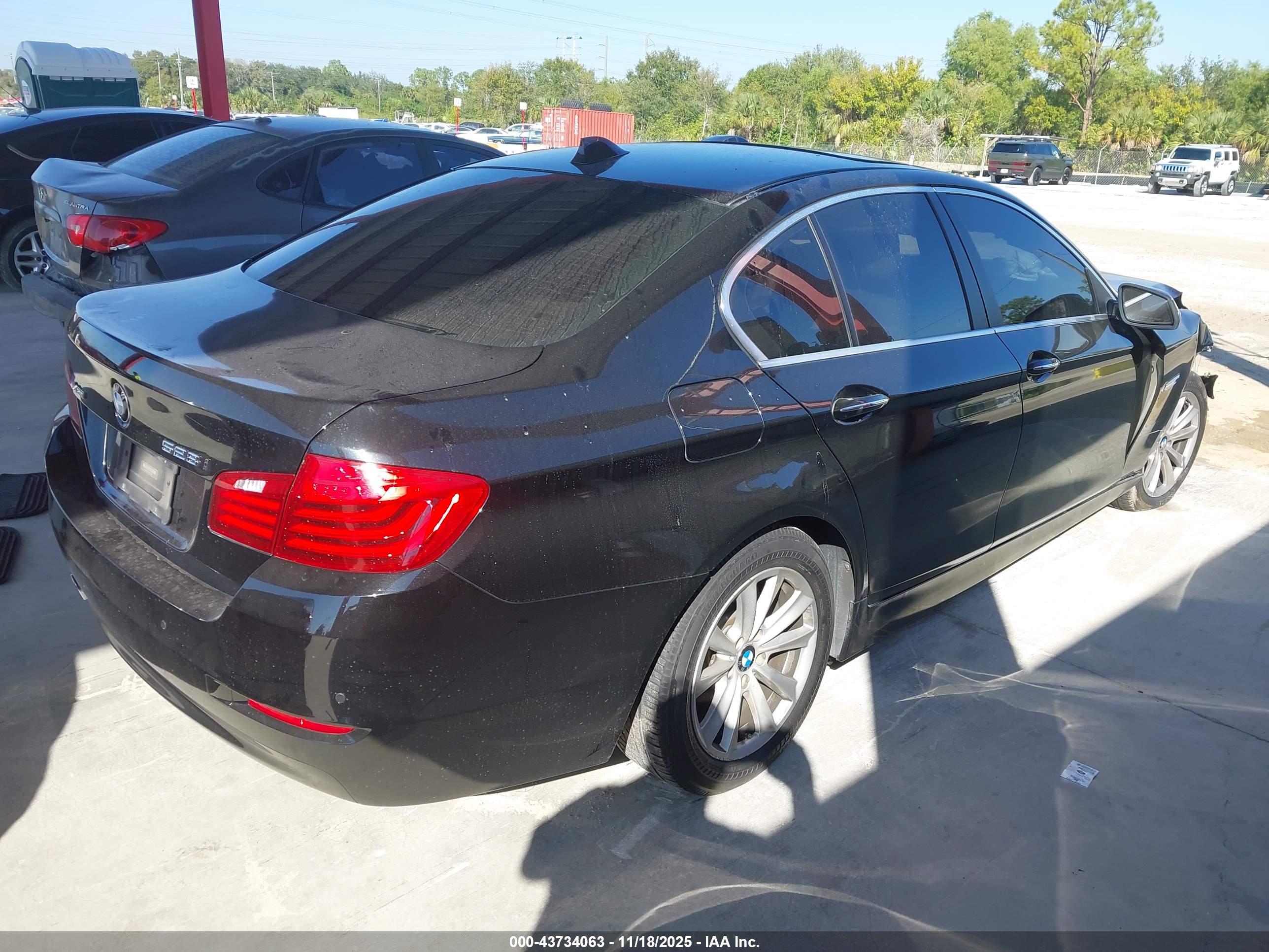 BMW 528I image 4