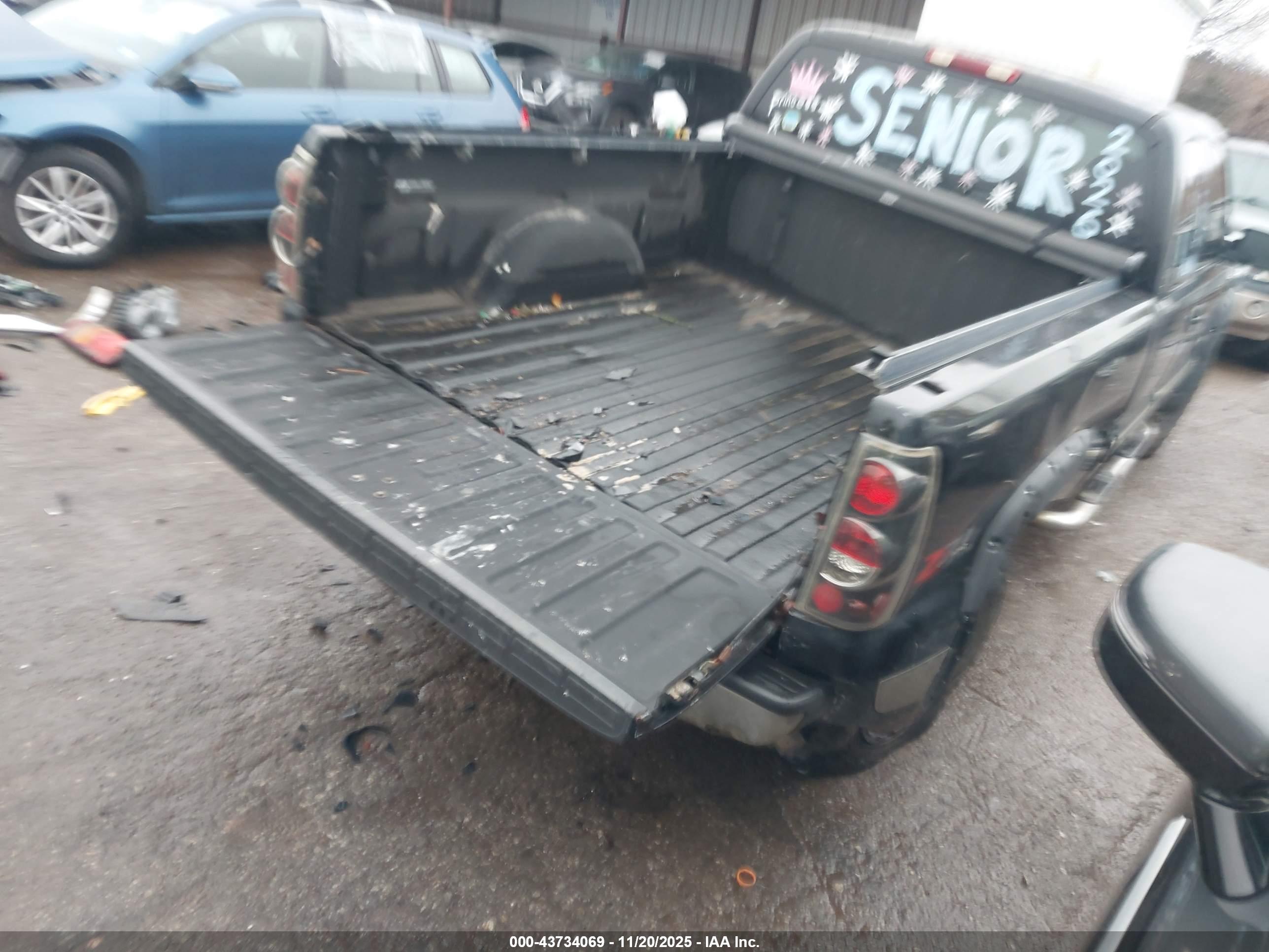 CHEVROLET SILVERADO image 4