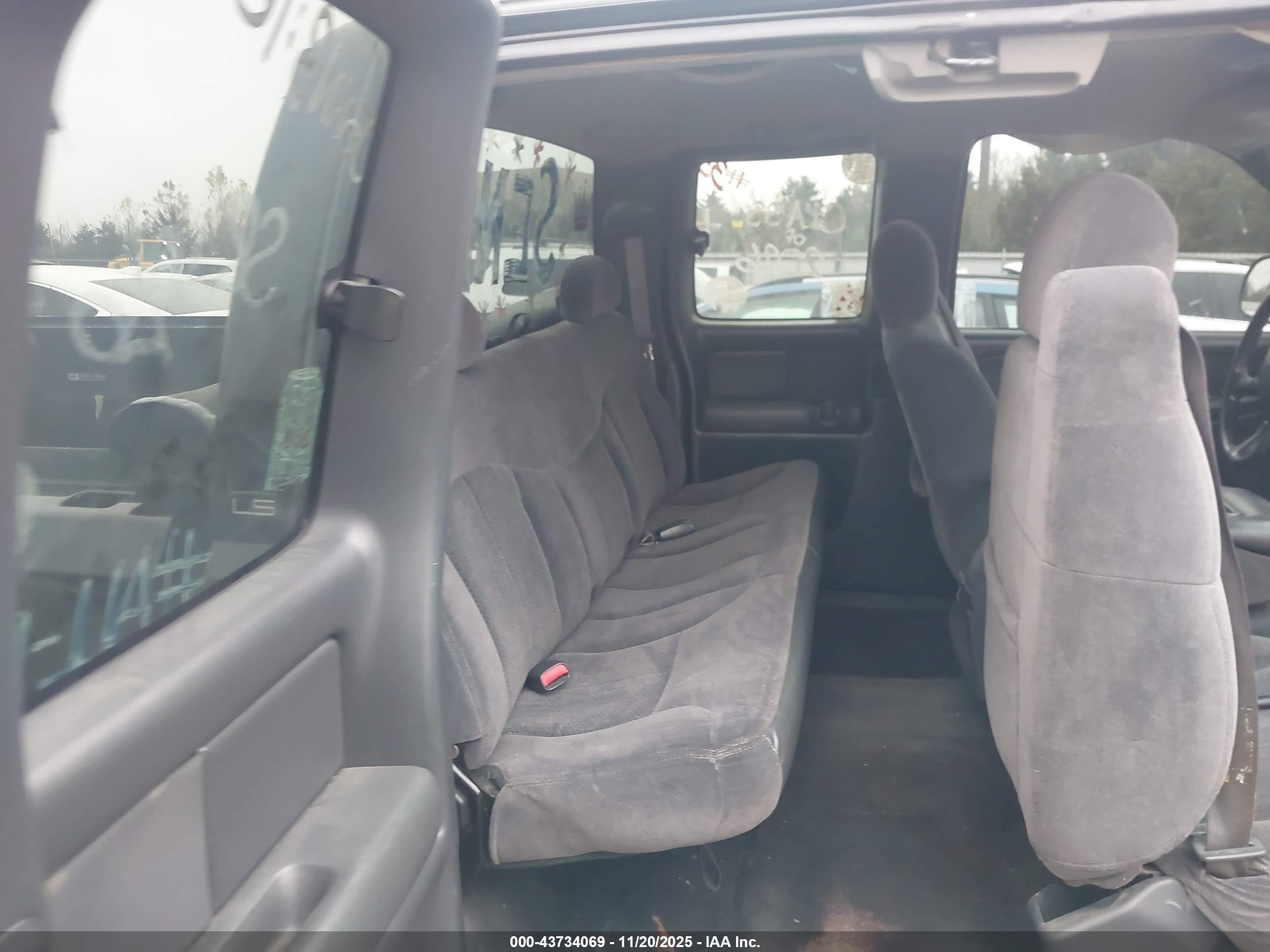 CHEVROLET SILVERADO image 8