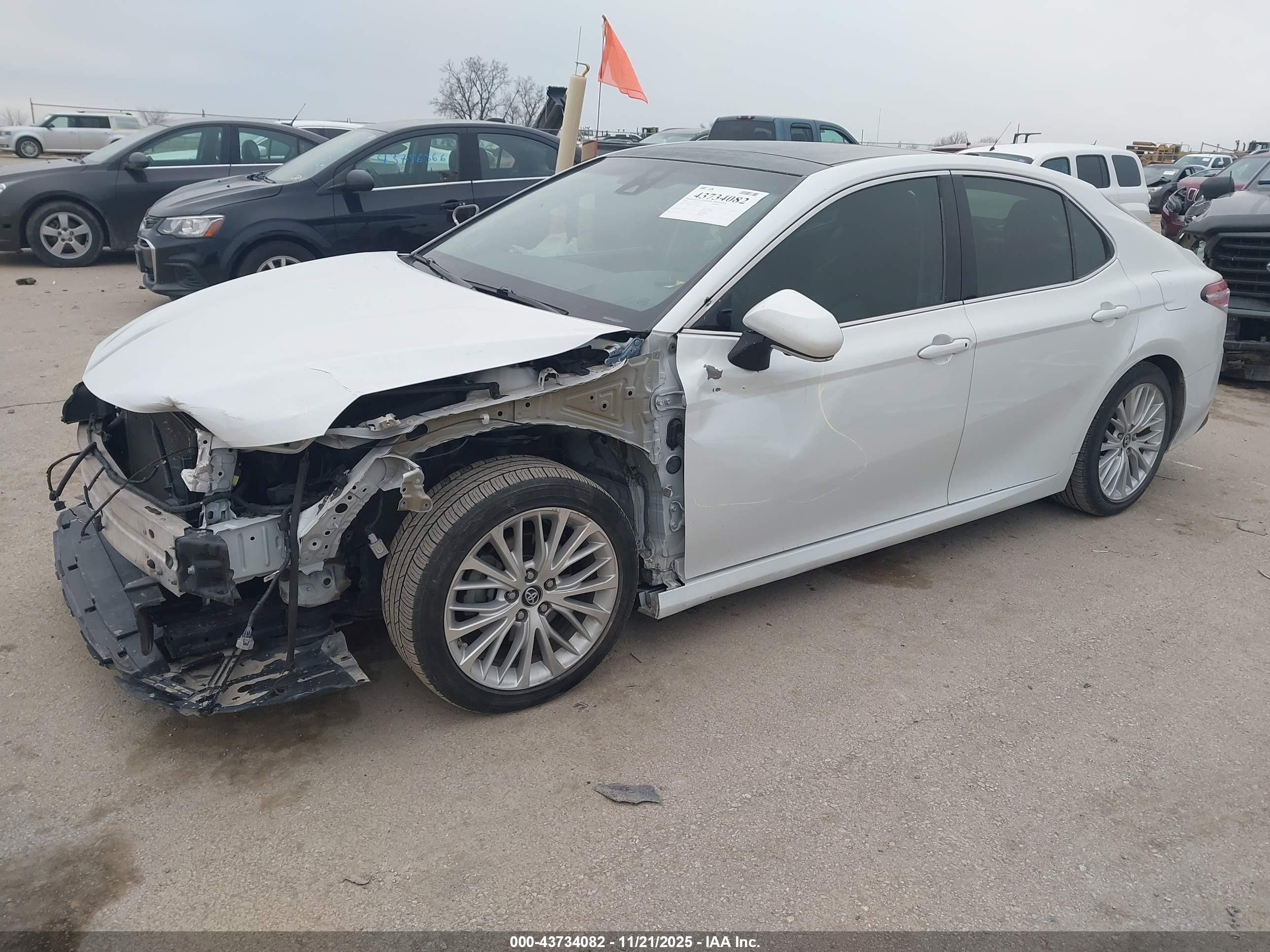 TOYOTA CAMRY image 2