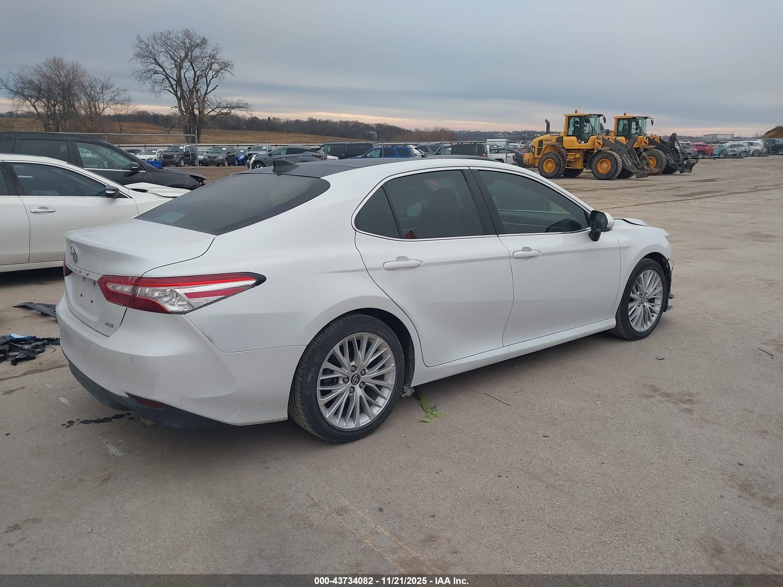 TOYOTA CAMRY image 4