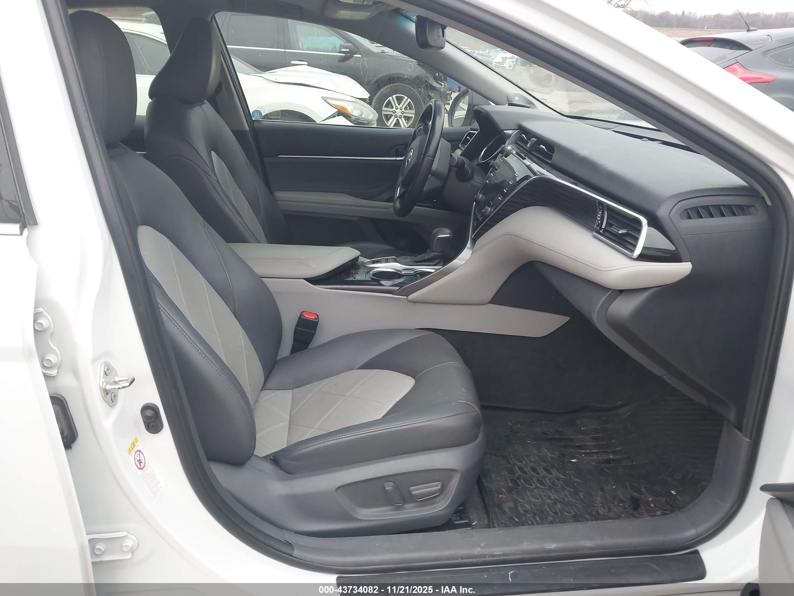 TOYOTA CAMRY image 5