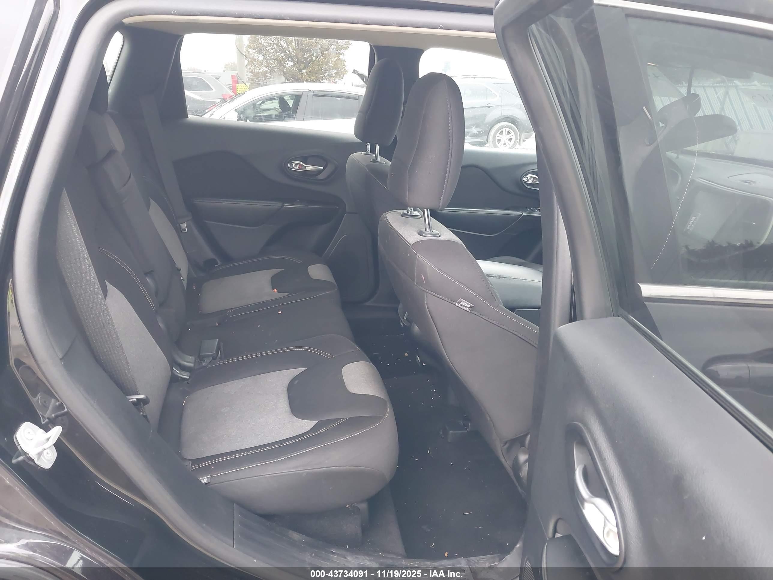 JEEP CHEROKEE image 8