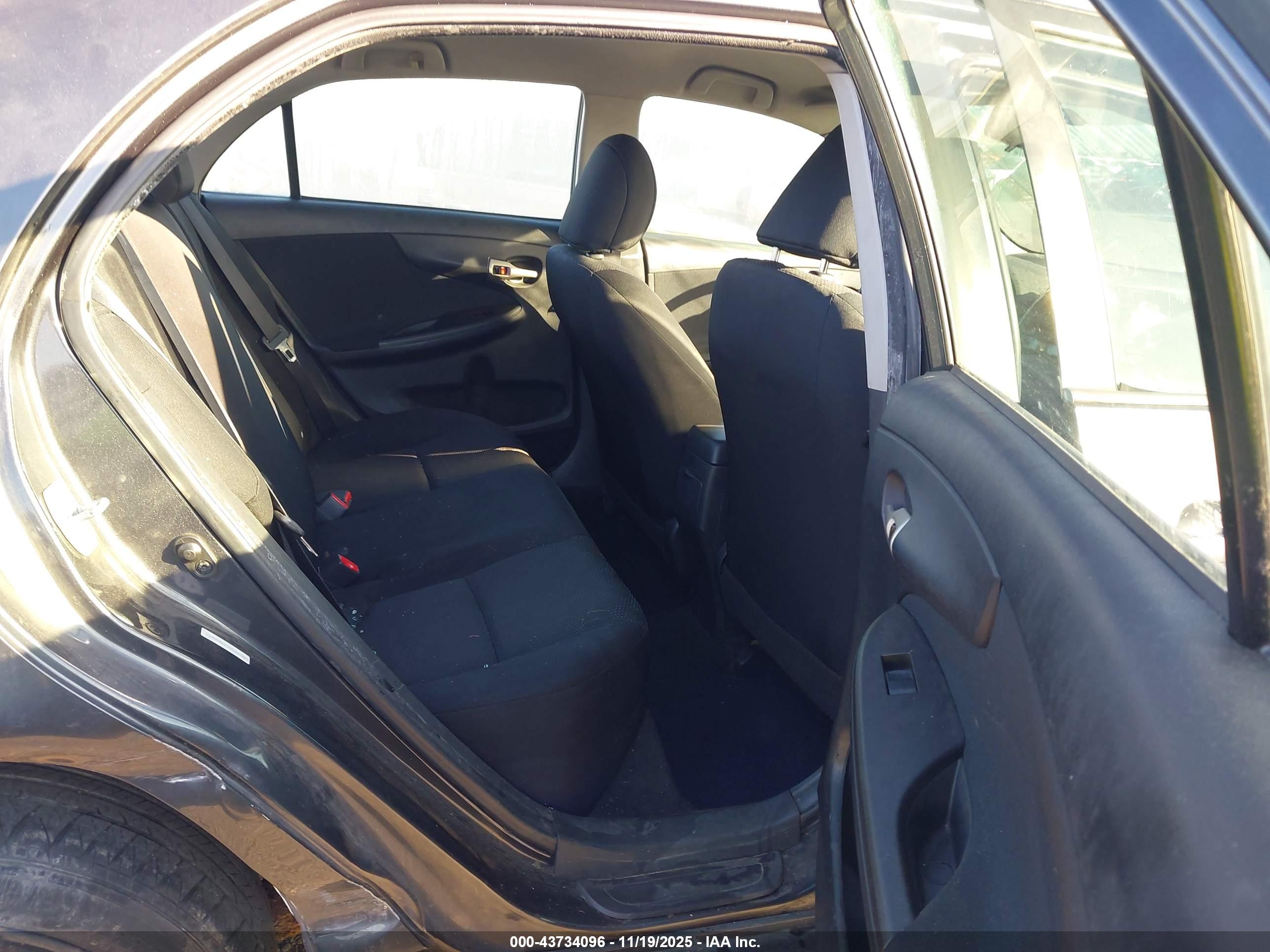 TOYOTA COROLLA image 8