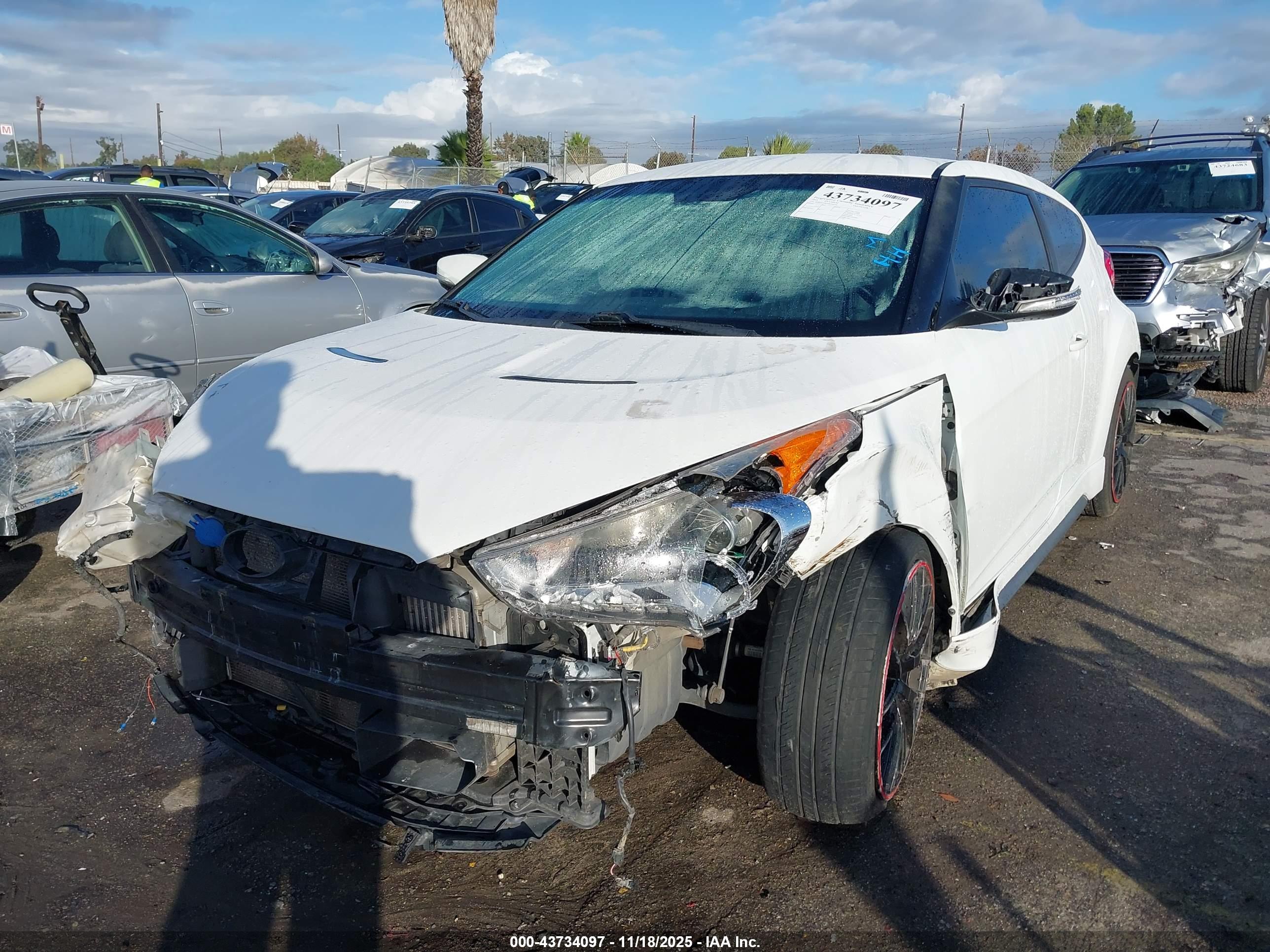 HYUNDAI VELOSTER image 2