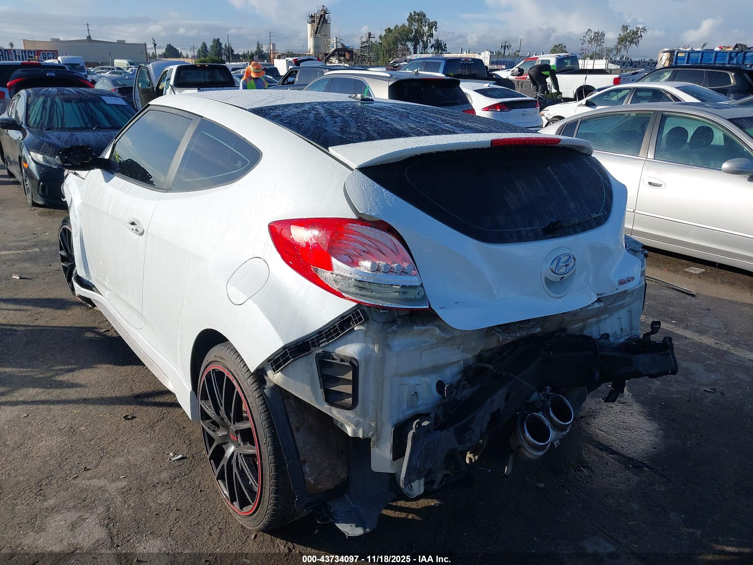 HYUNDAI VELOSTER image 3